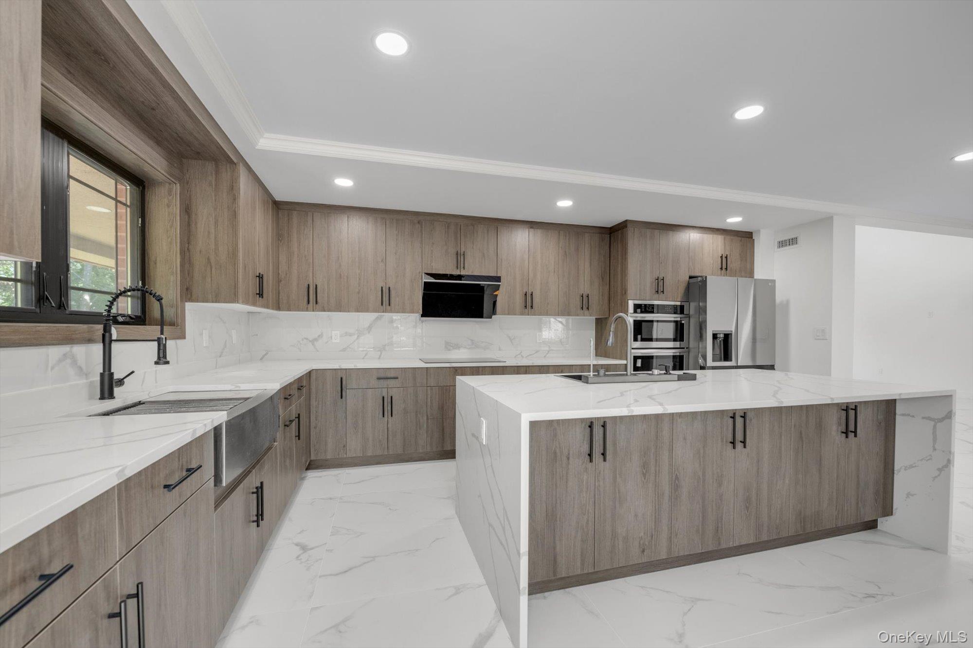 16515 Cross Island Parkway Property Photo 10