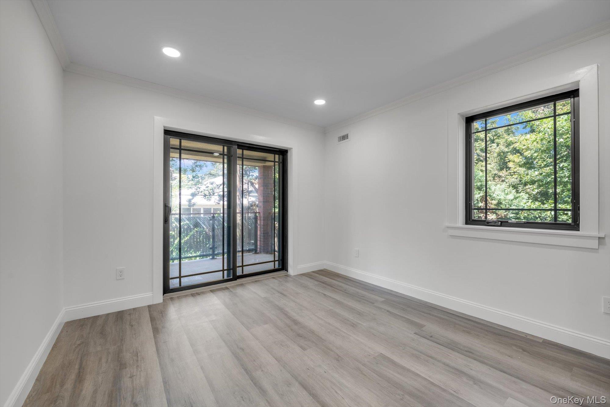 16515 Cross Island Parkway Property Photo 13