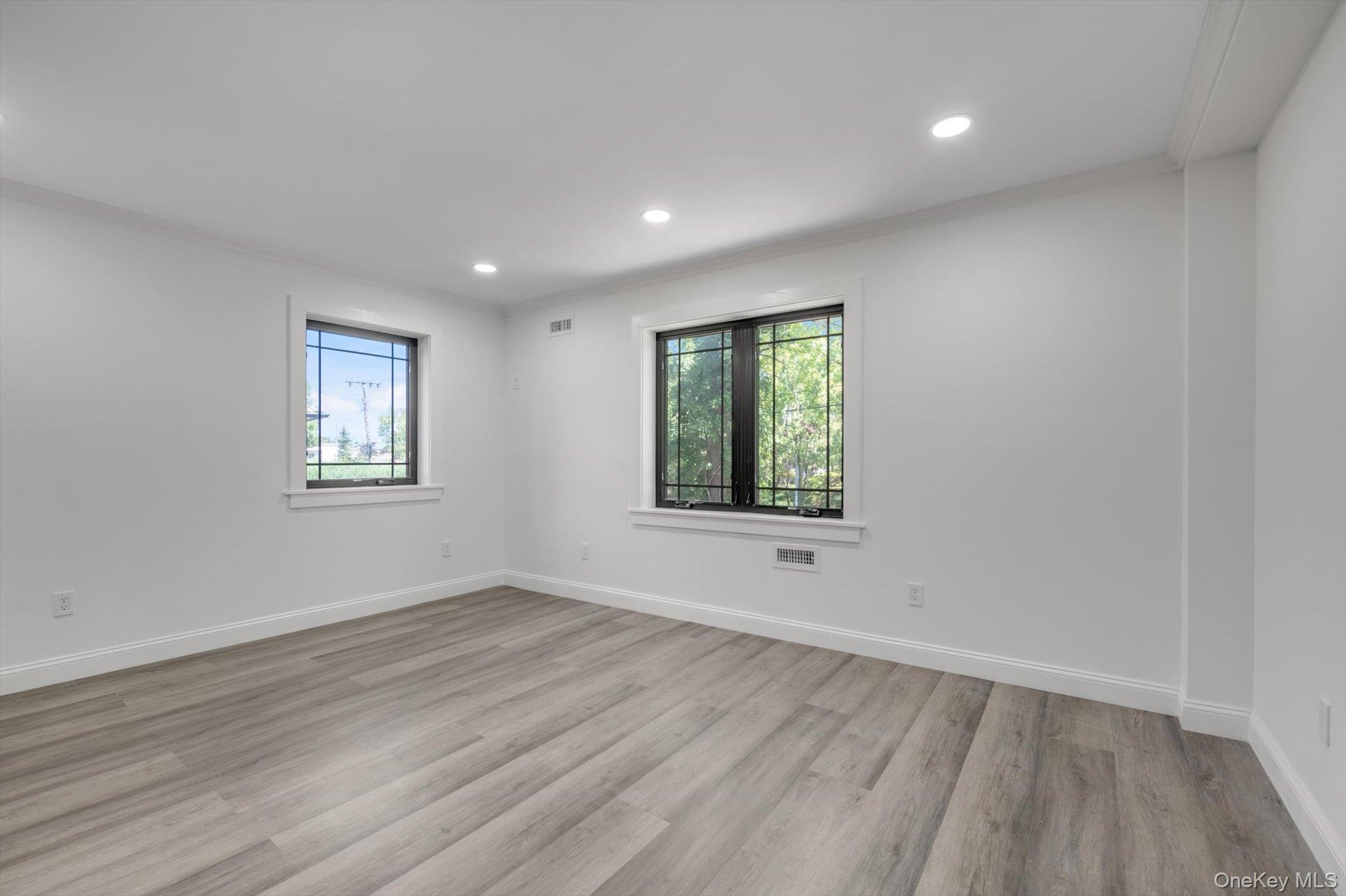 16515 Cross Island Parkway Property Photo 18