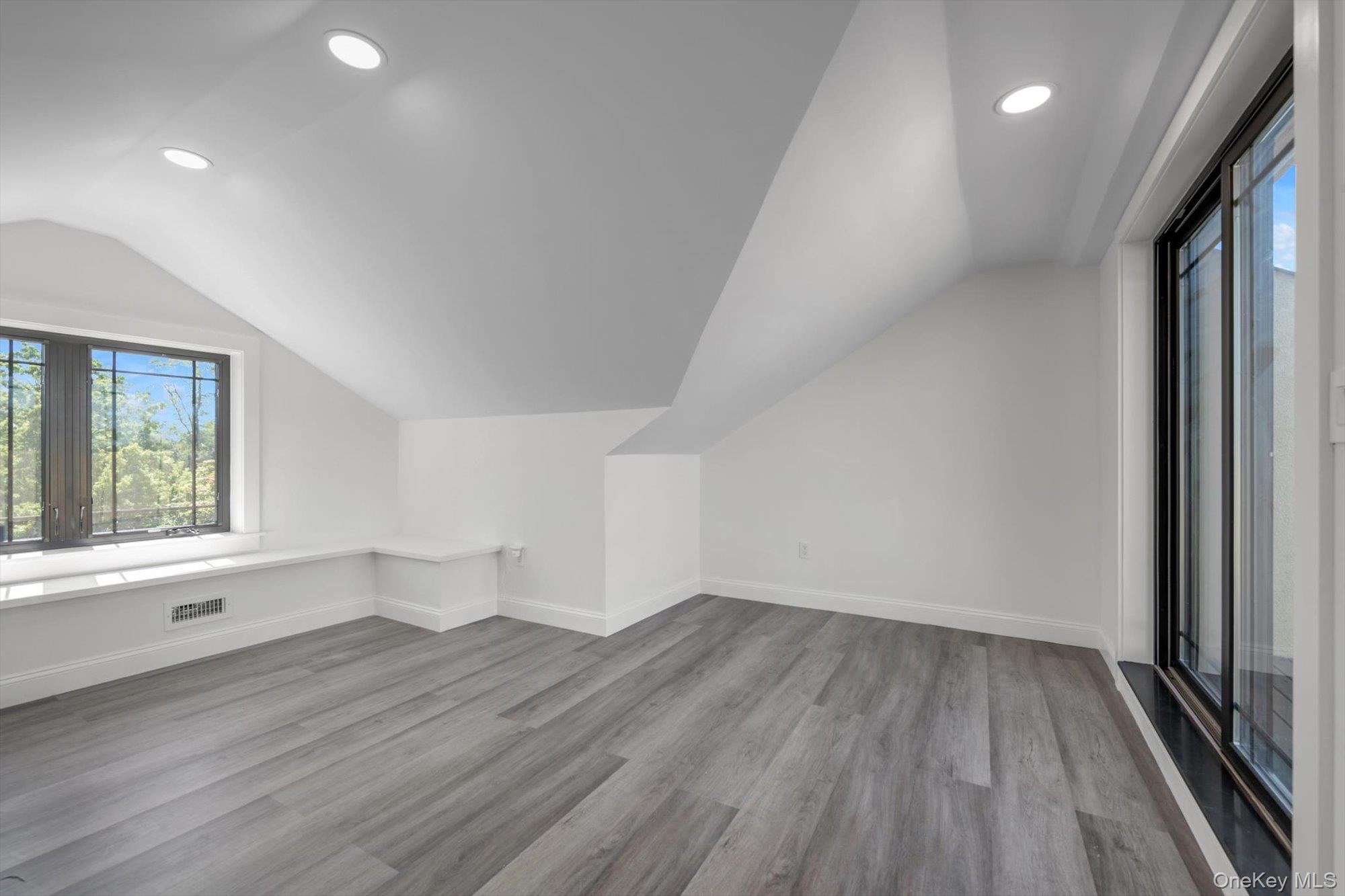 16515 Cross Island Parkway Property Photo 35