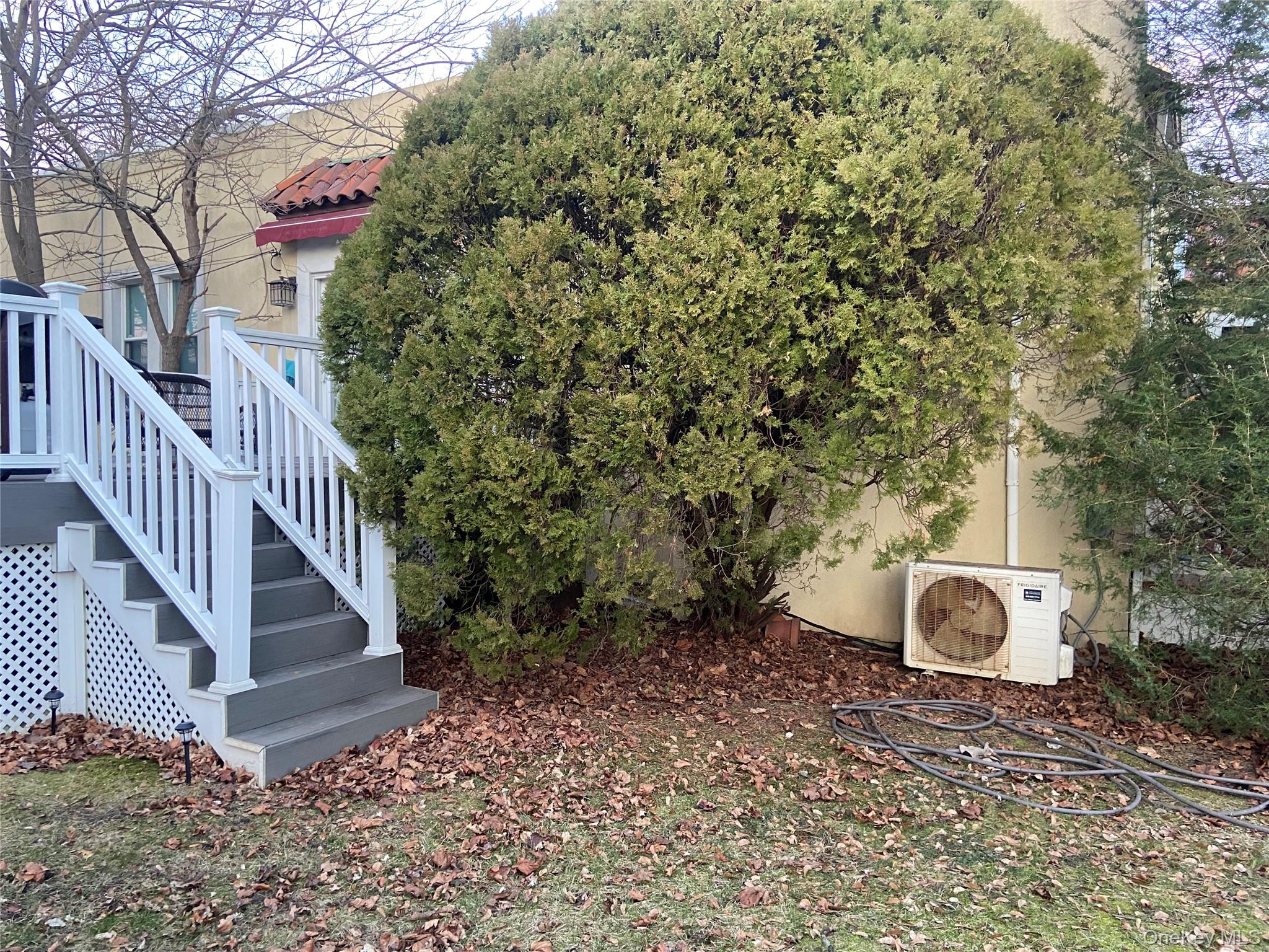 237 W Walnut Street Property Photo 1