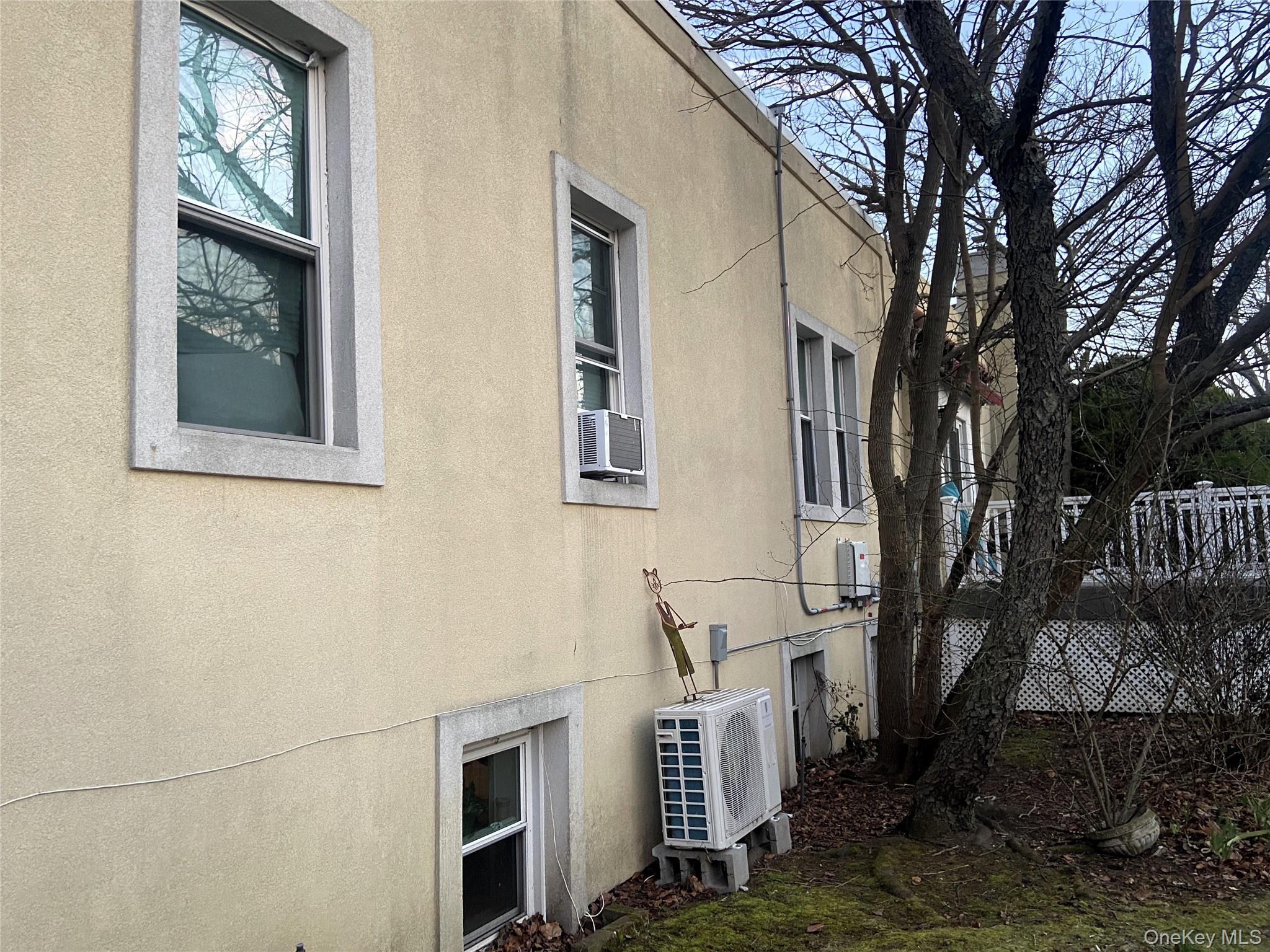237 W Walnut Street Property Photo 4