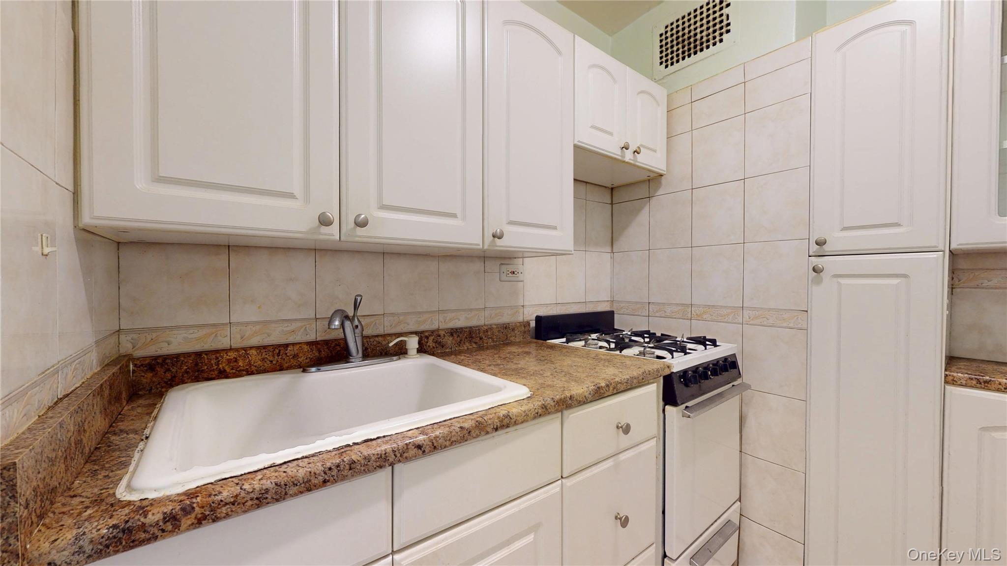 99-10 60th Avenue 2l Property Photo 11