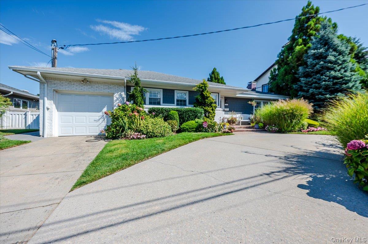 114 Erie Avenue Property Photo 1