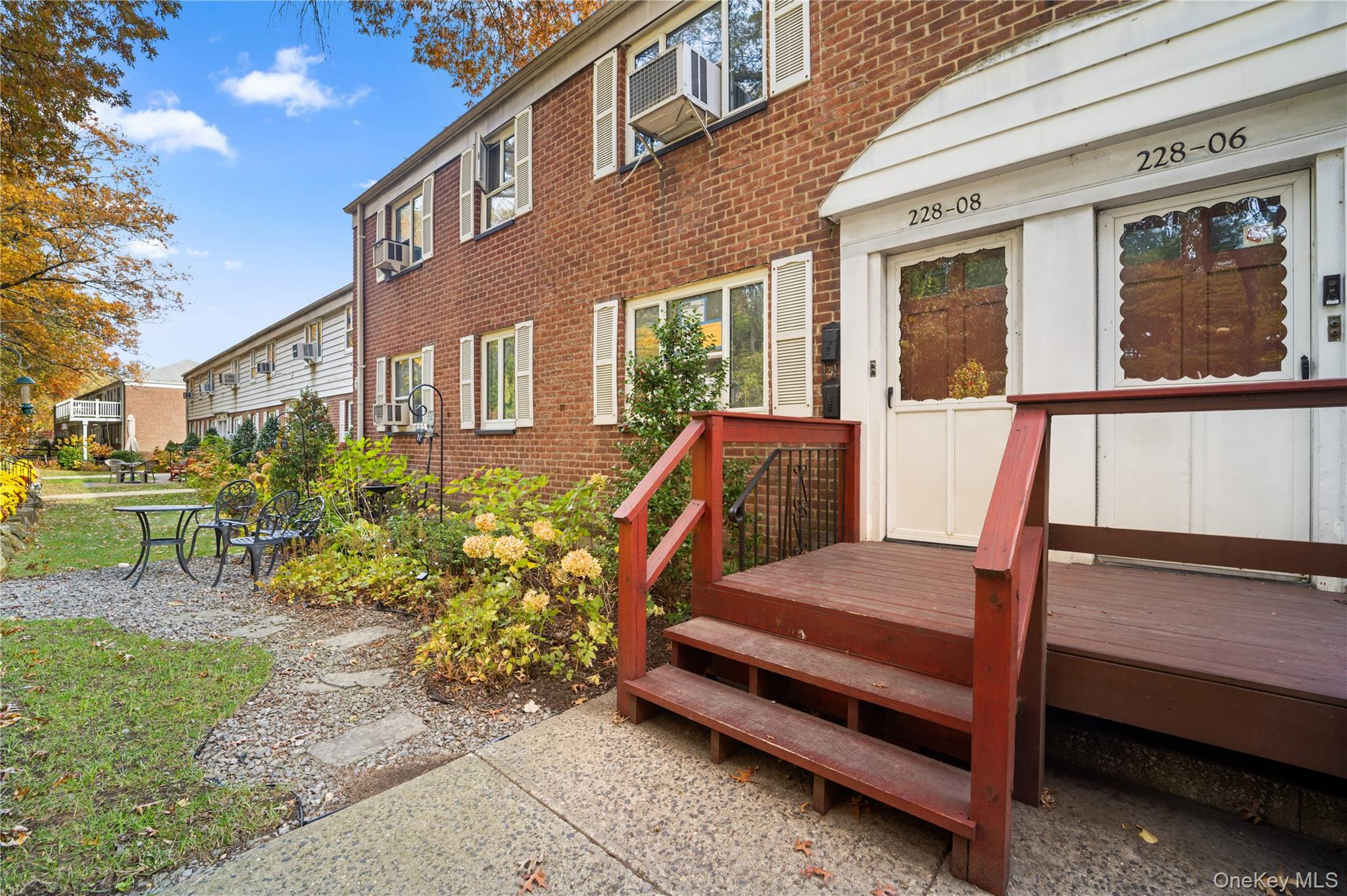 228-08 Stronghurst Avenue Lower Property Photo 2