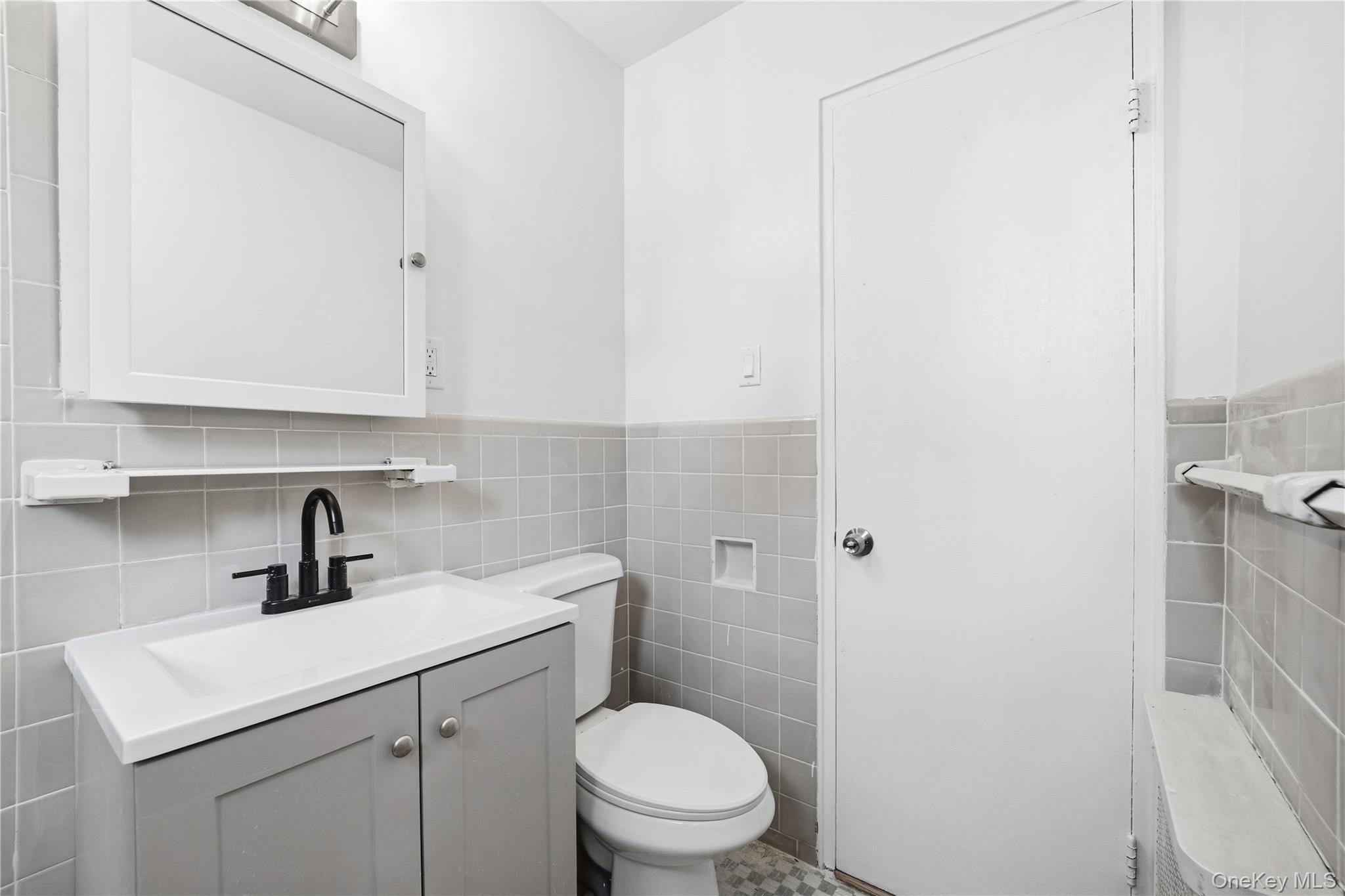 228-08 Stronghurst Avenue Lower Property Photo 18