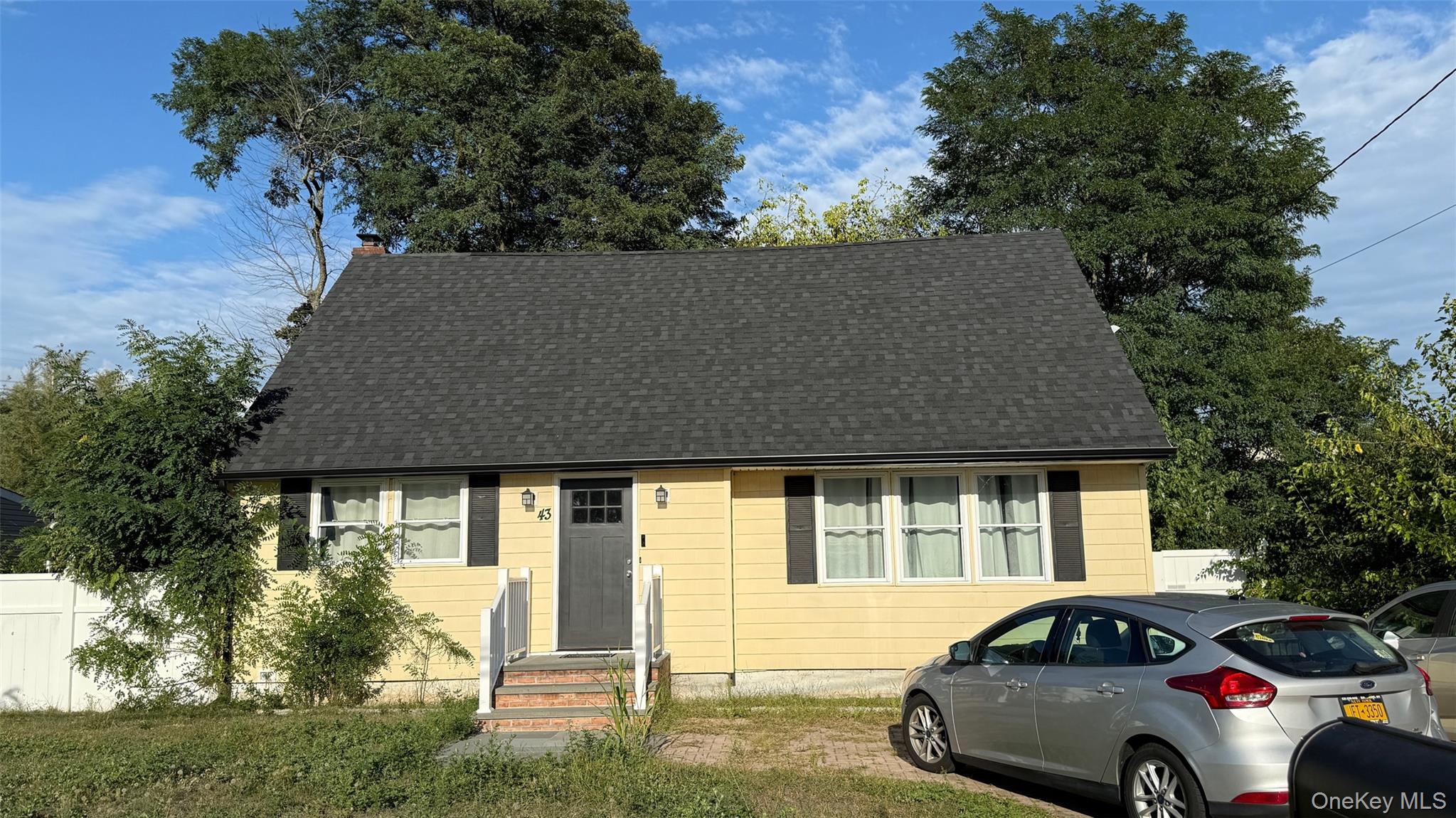 43 Lakewood Avenue Property Photo 2