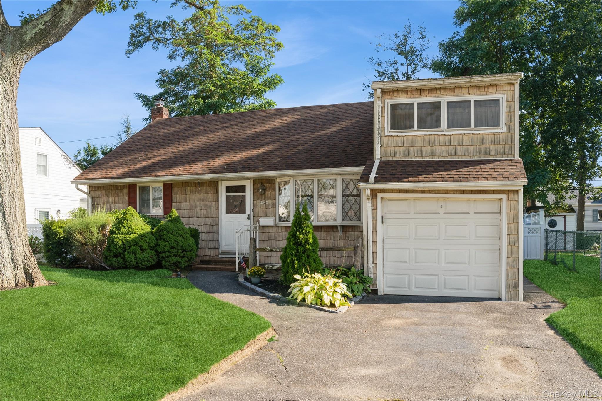 3860 Maplewood Drive Property Photo 1