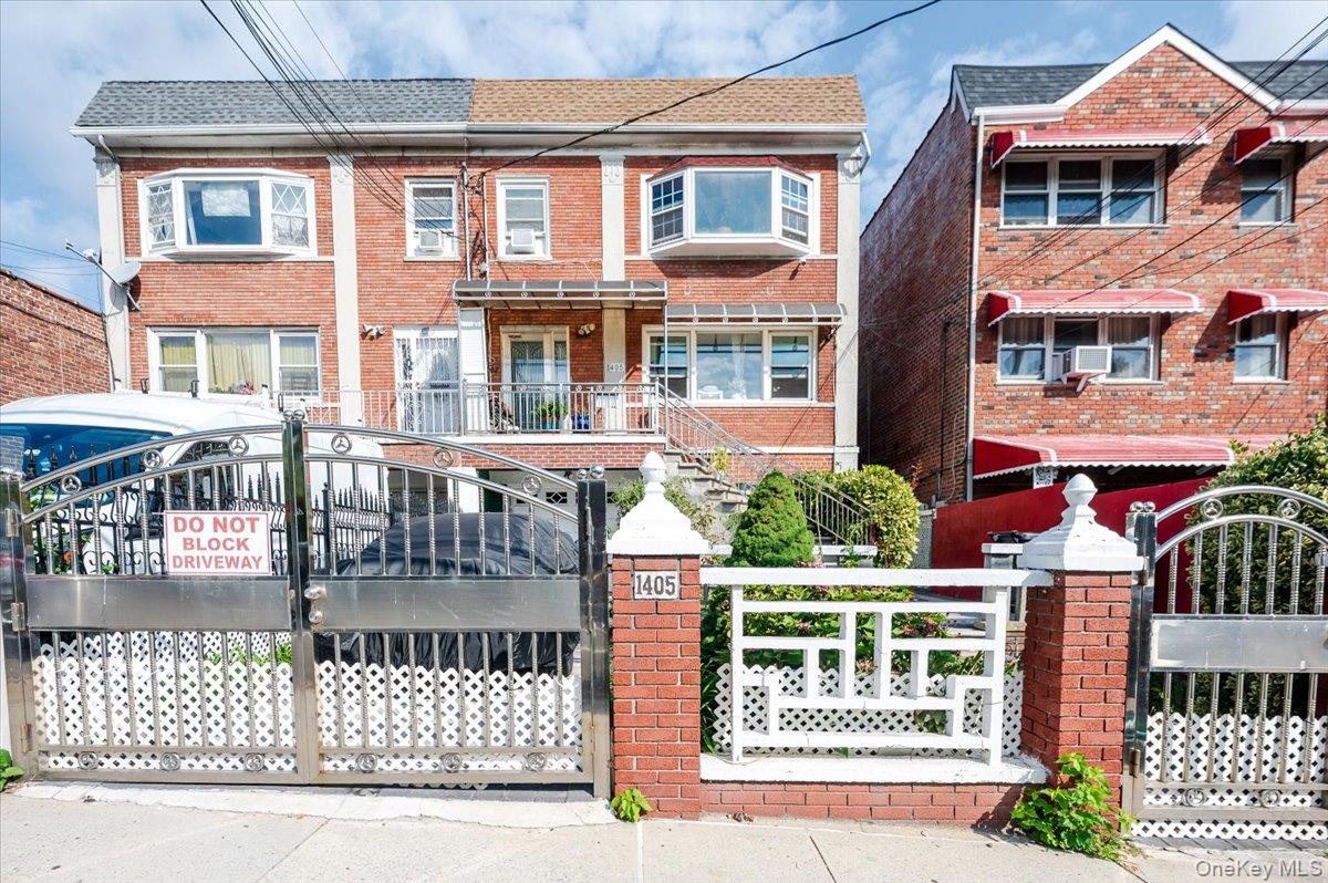 1405 E 233rd Street Property Photo 1