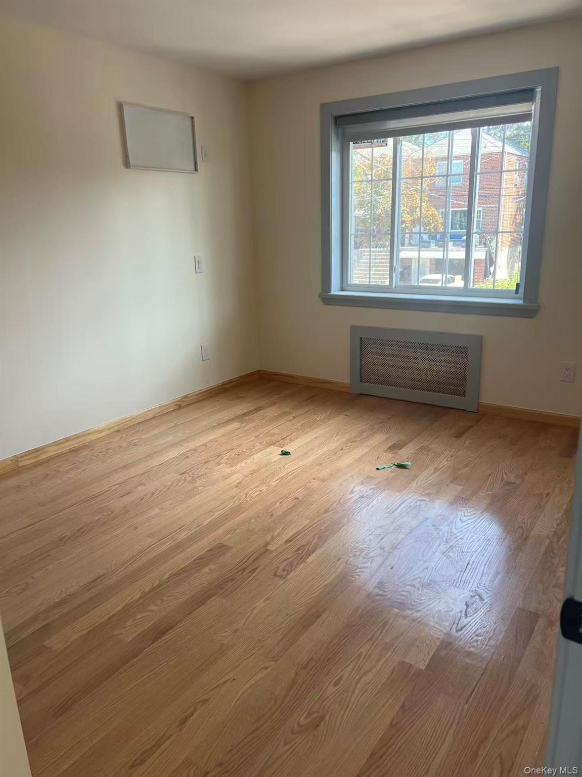 1109 Clarence Avenue Property Photo 3