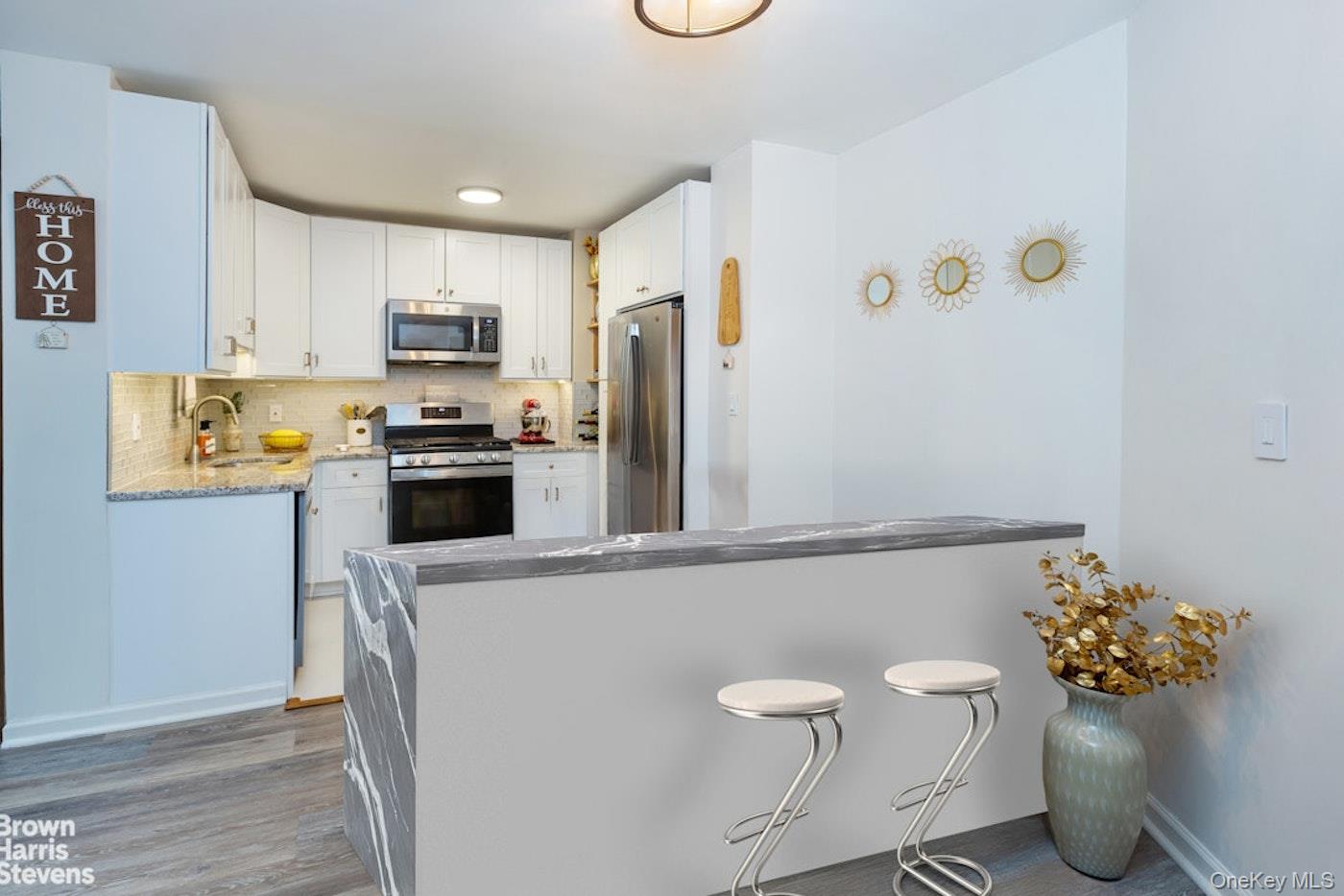 2621 Palisade Avenue 2g Property Photo 6