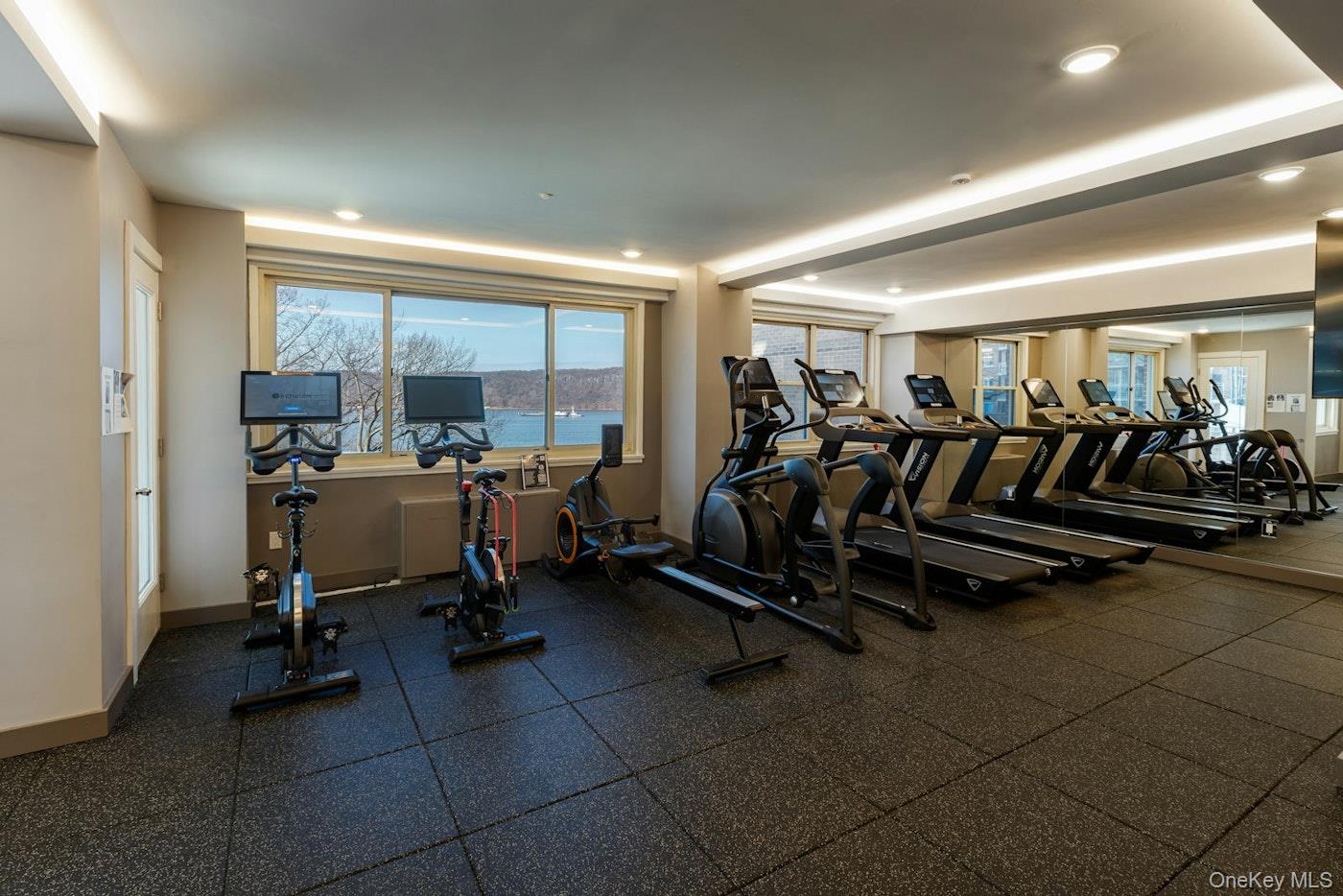 2621 Palisade Avenue 2g Property Photo 12