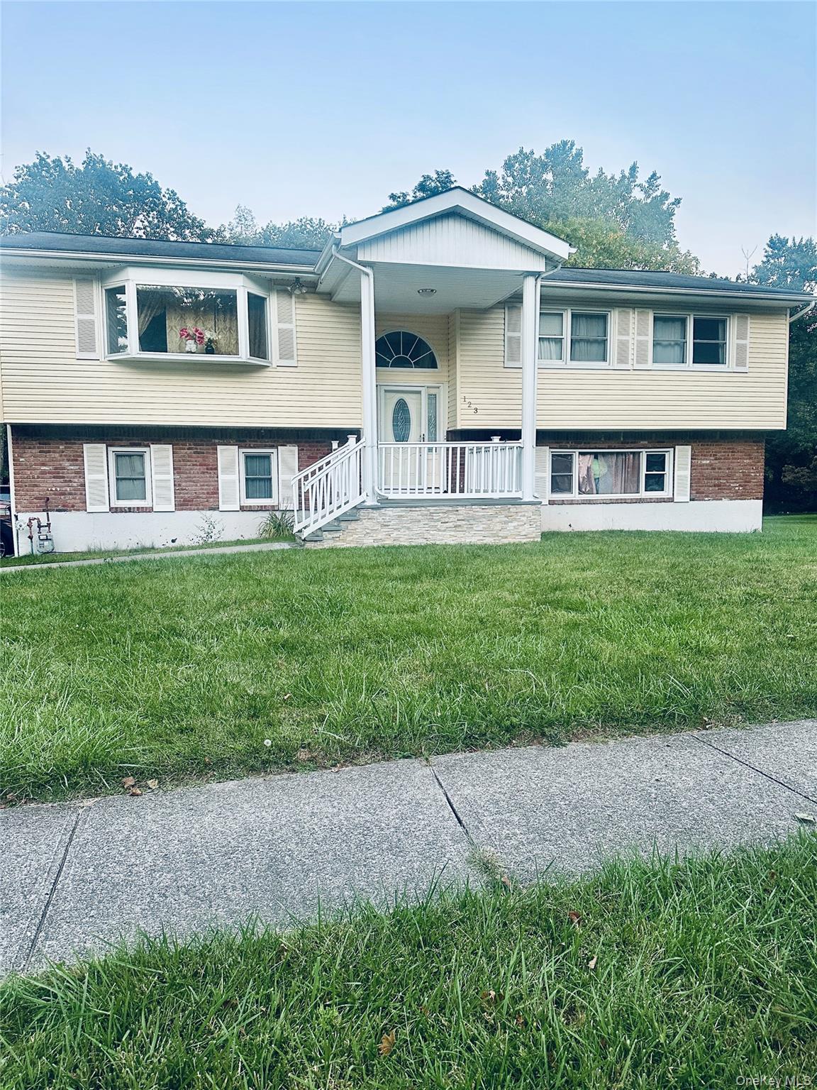 123 Rockland Lane Property Photo 1