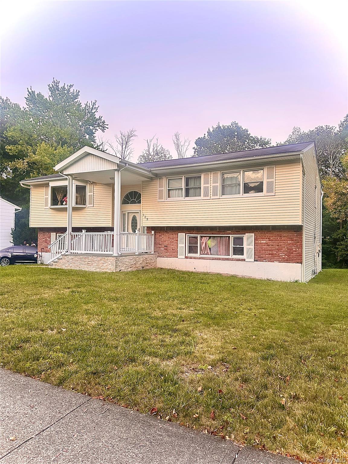 123 Rockland Lane Property Photo 2