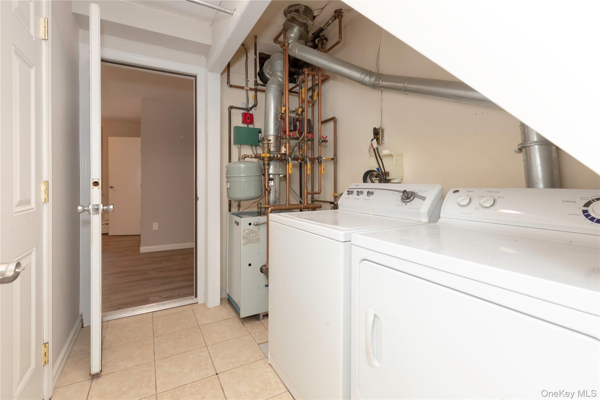 223 Ditmars Street Property Photo 6