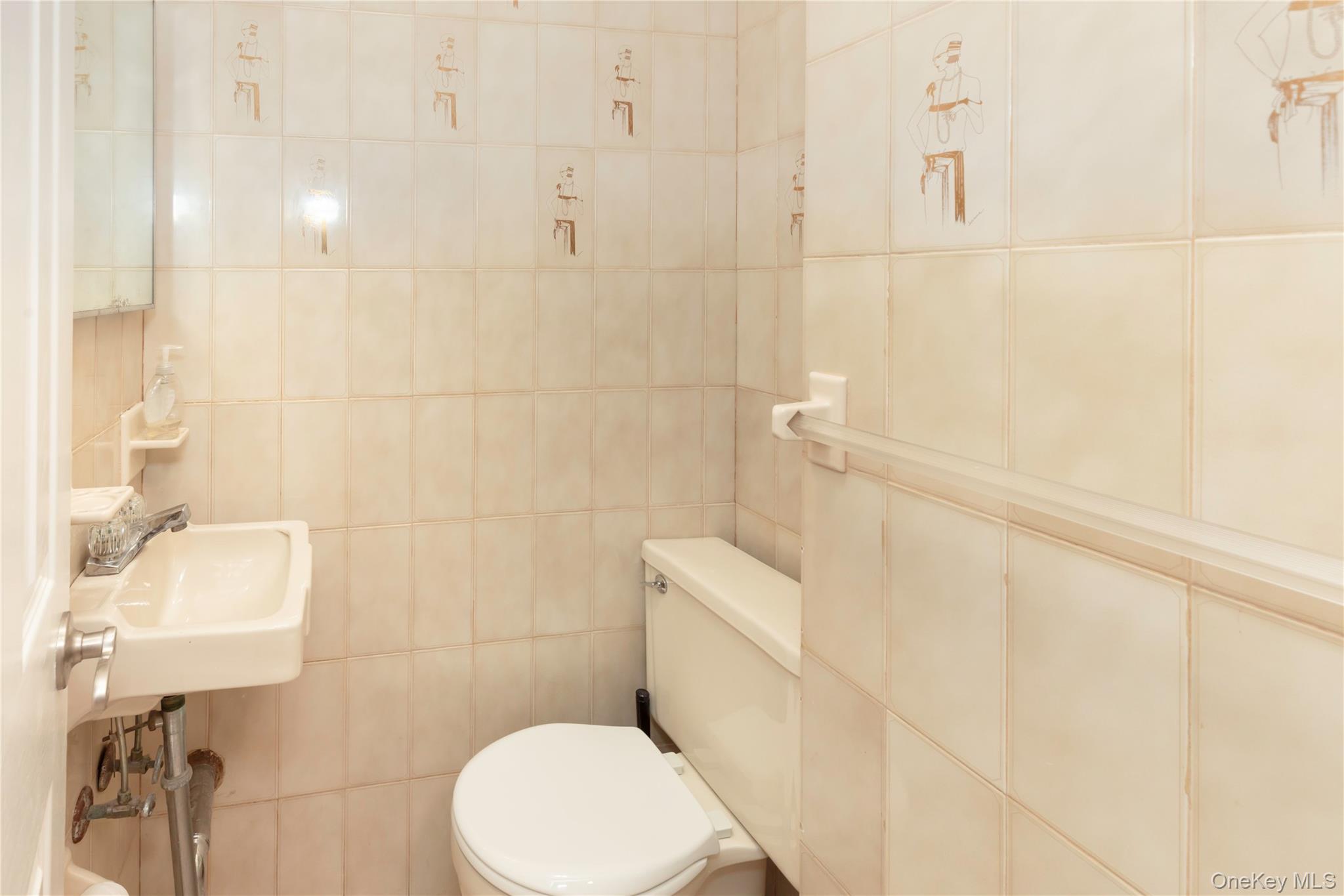 223 Ditmars Street Property Photo 7