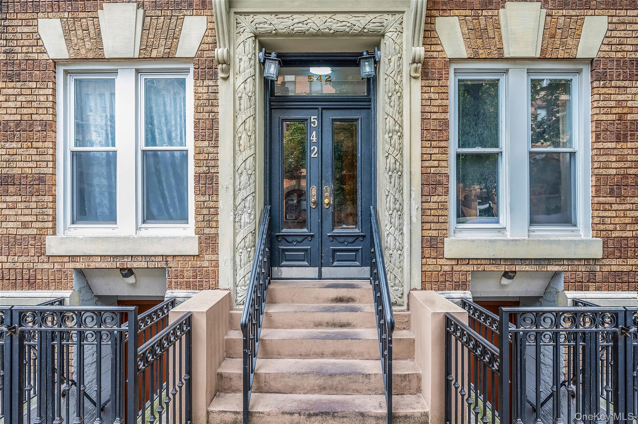 542 Bergen Street Property Photo 2