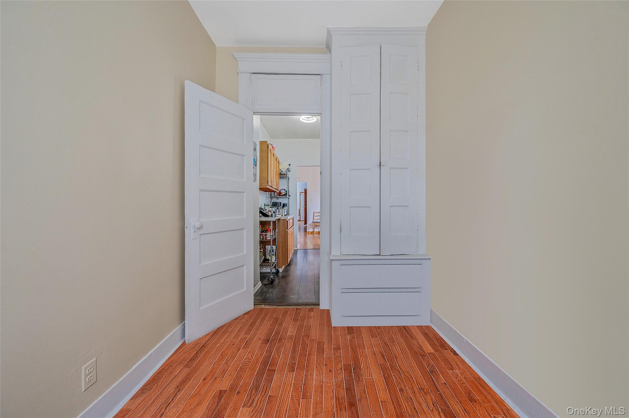 542 Bergen Street Property Photo 9