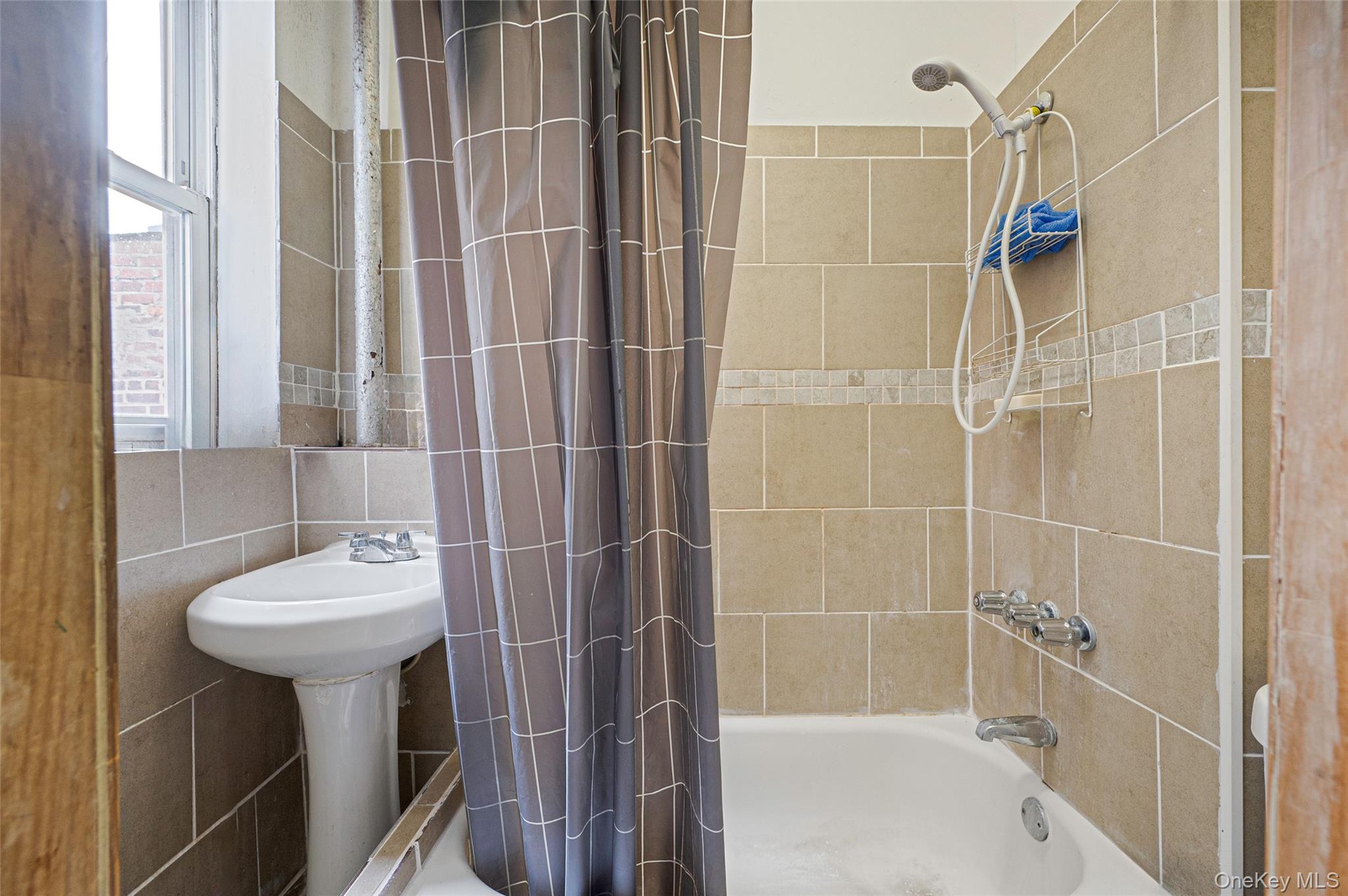 542 Bergen Street Property Photo 16