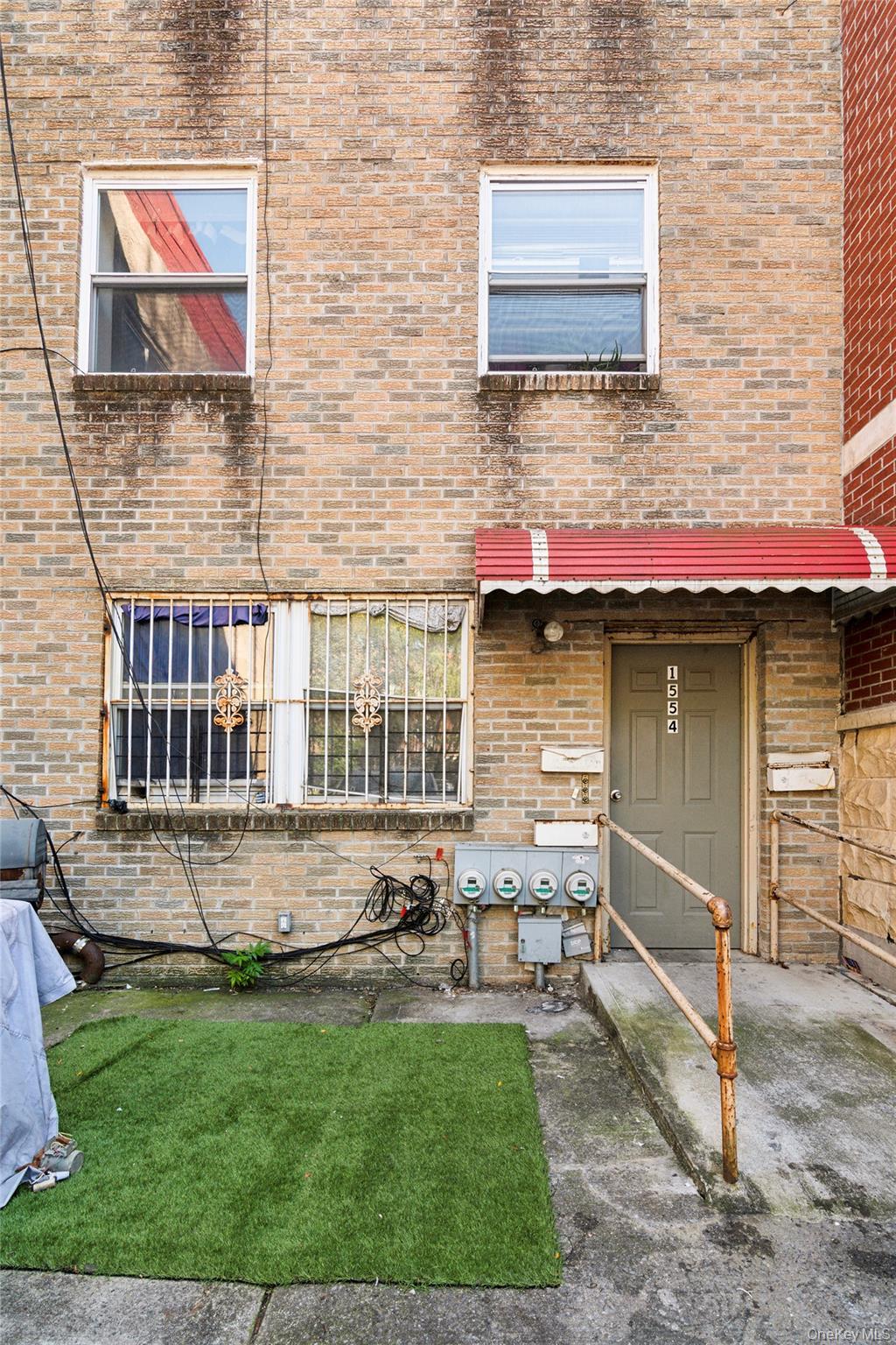 1554 Saint Marks Avenue Property Photo 3