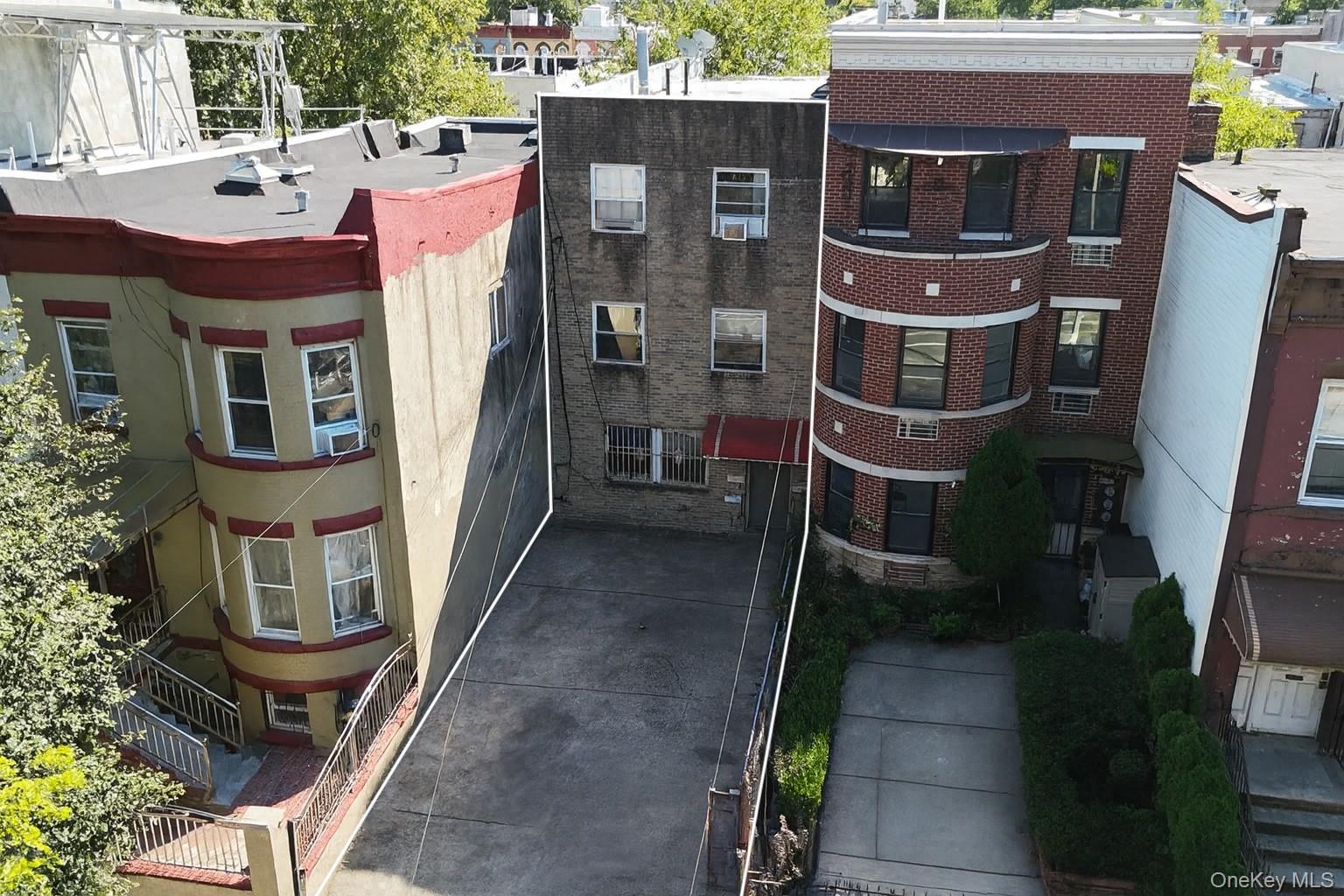 1554 Saint Marks Avenue Property Photo 7