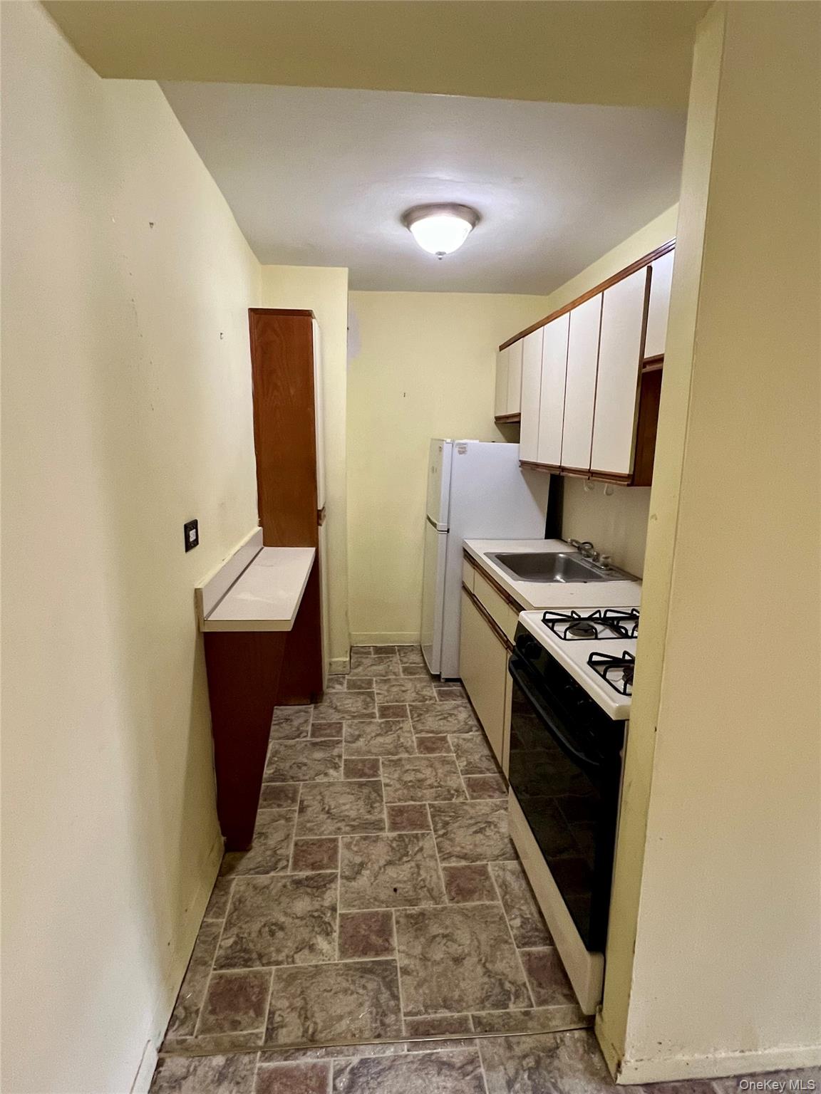 86-29 155 Avenue 1g Property Photo 8