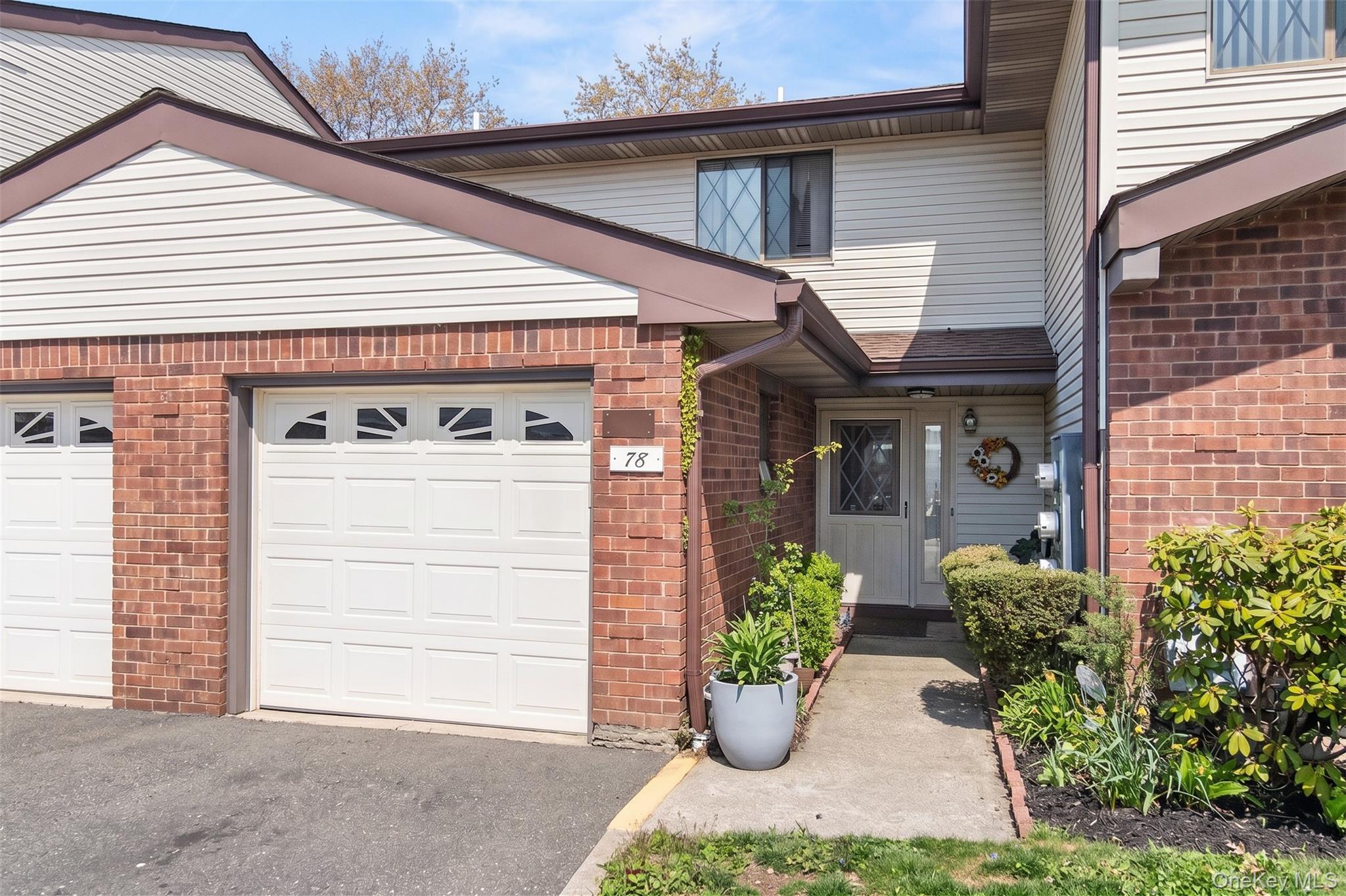 78 Cambridge Drive Property Photo 1