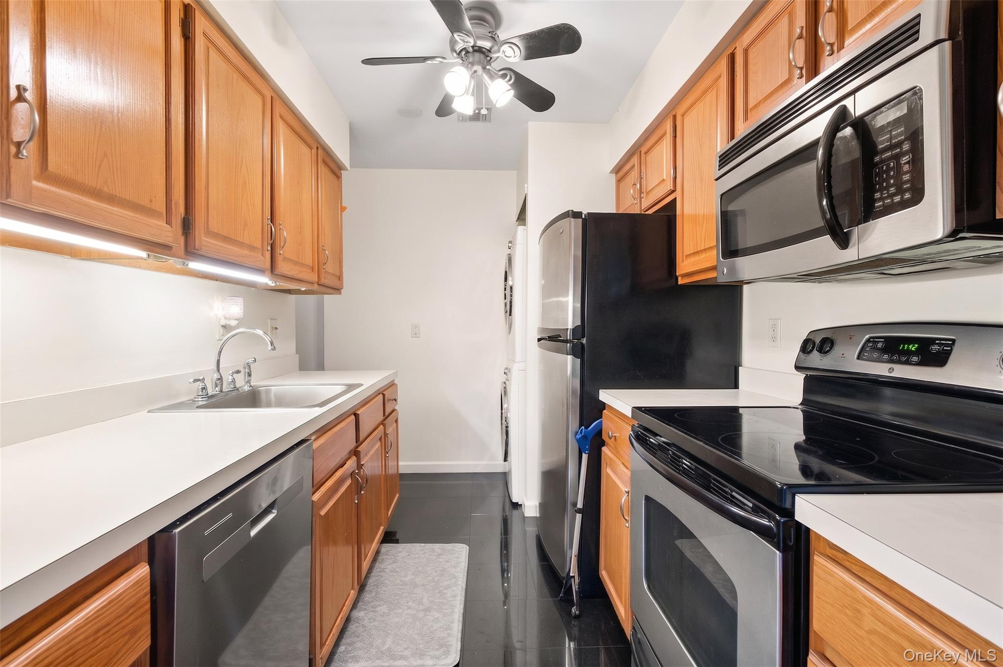 78 Cambridge Drive Property Photo 2