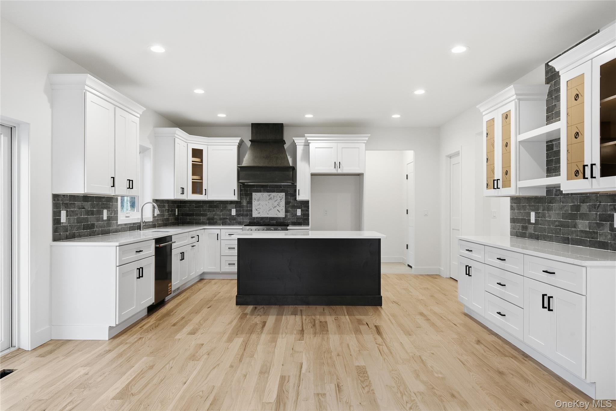 9 Fourth Avenue Property Photo 3