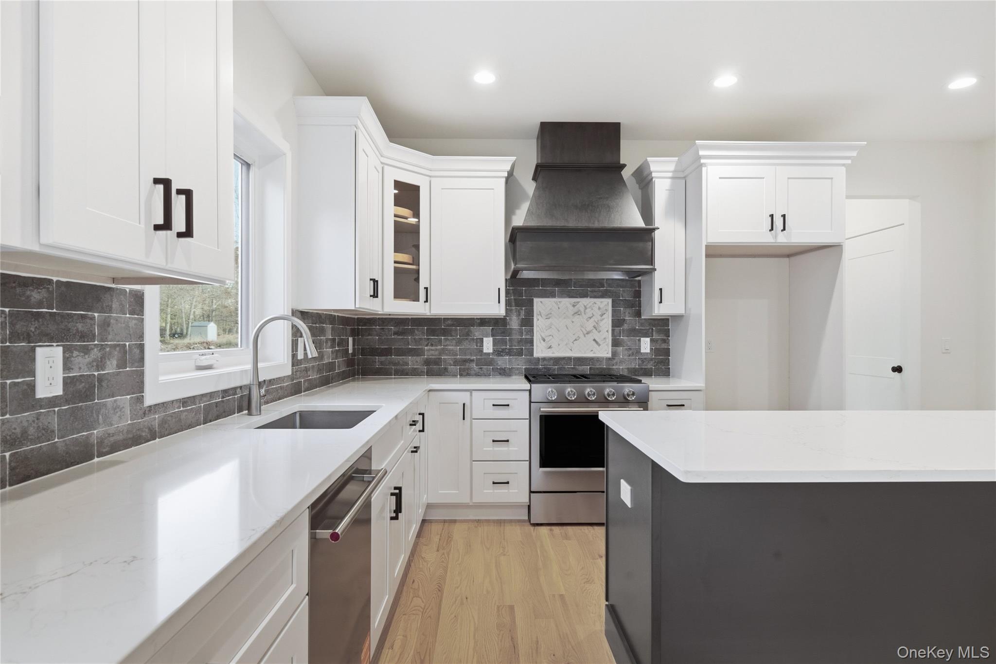 9 Fourth Avenue Property Photo 5