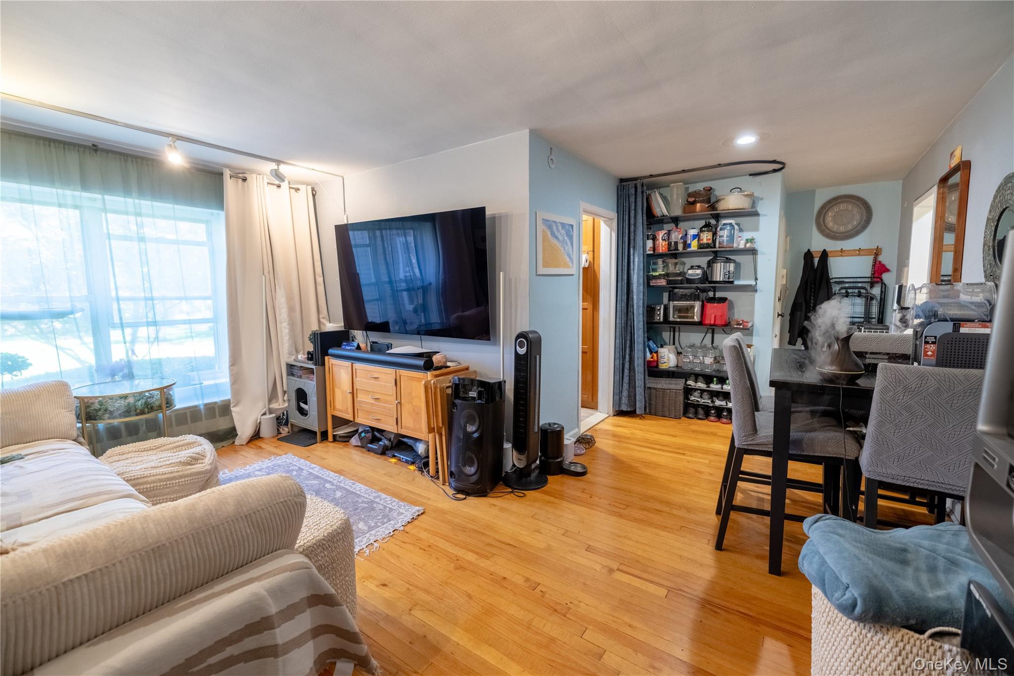 221 Middleneck Road M-2 Property Photo 2
