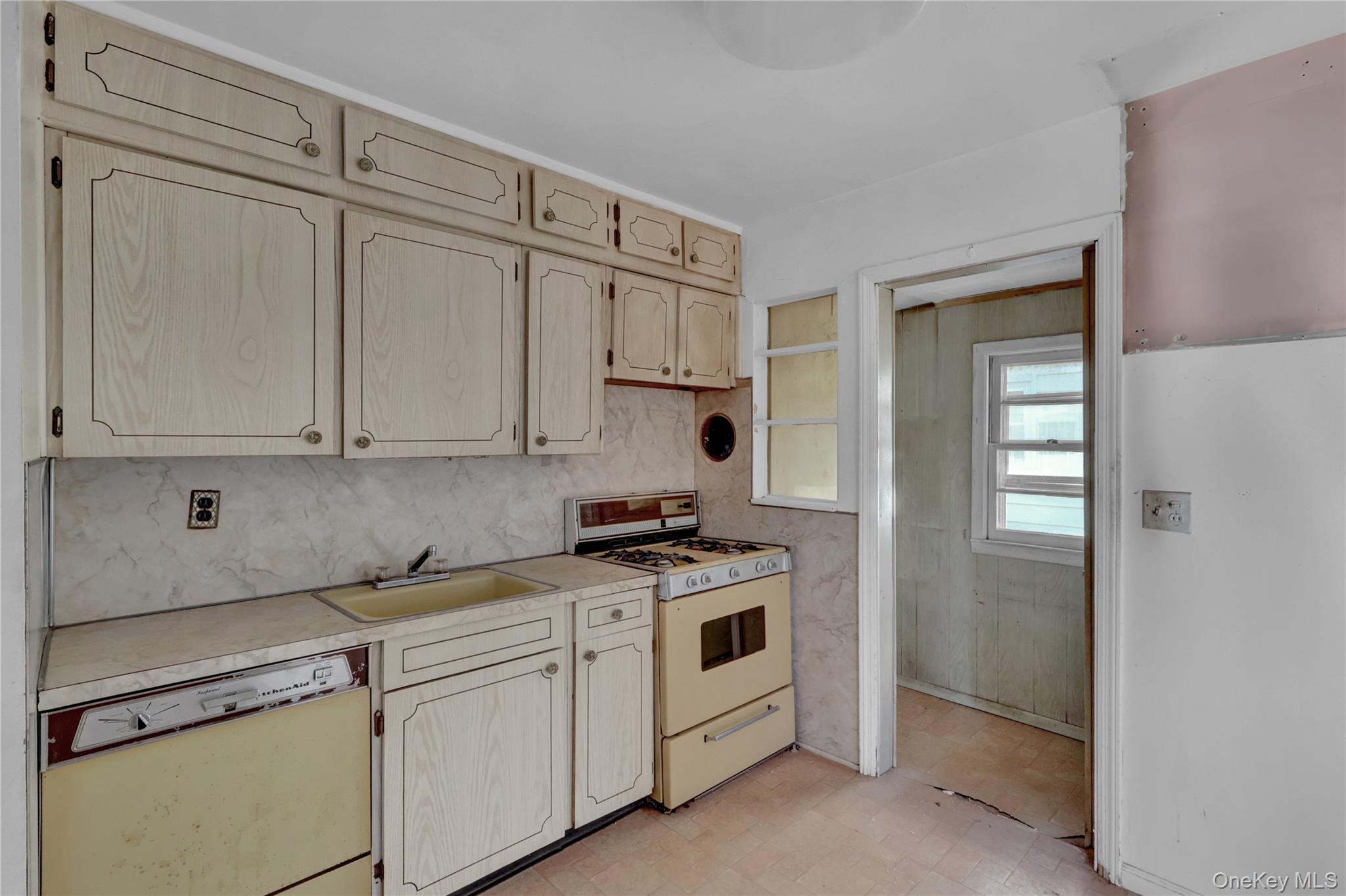 140 Arlington Avenue Property Photo 9