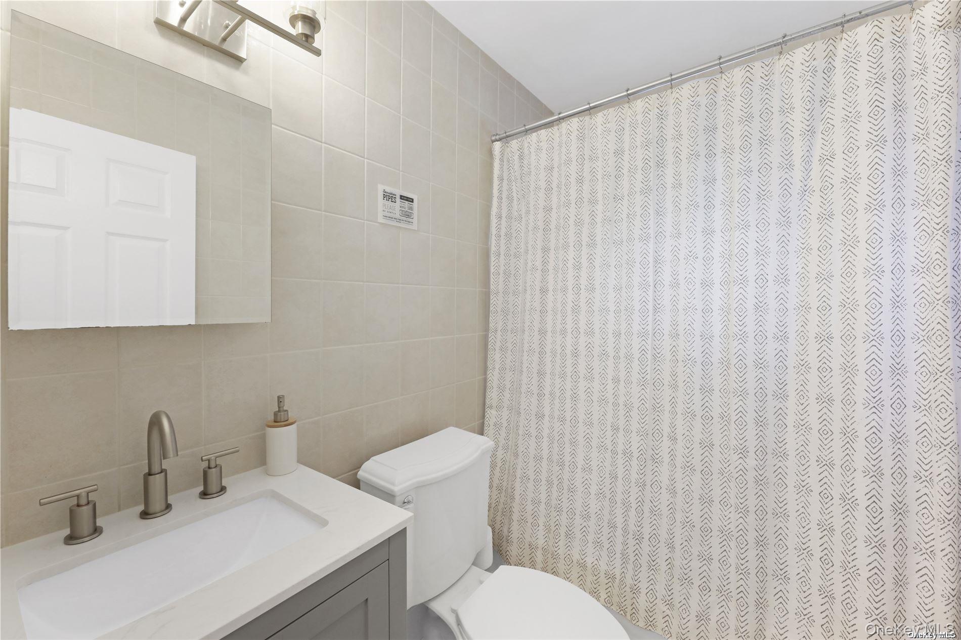 485 Sutton Place Property Photo 5