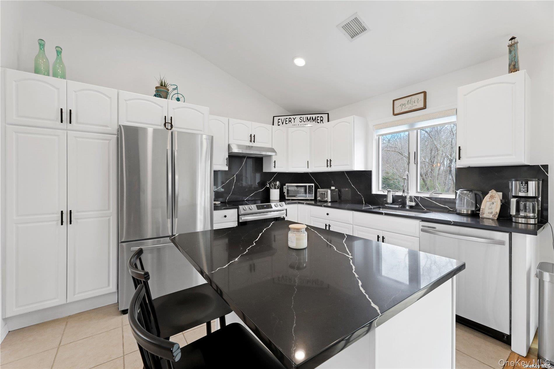 485 Sutton Place Property Photo 15