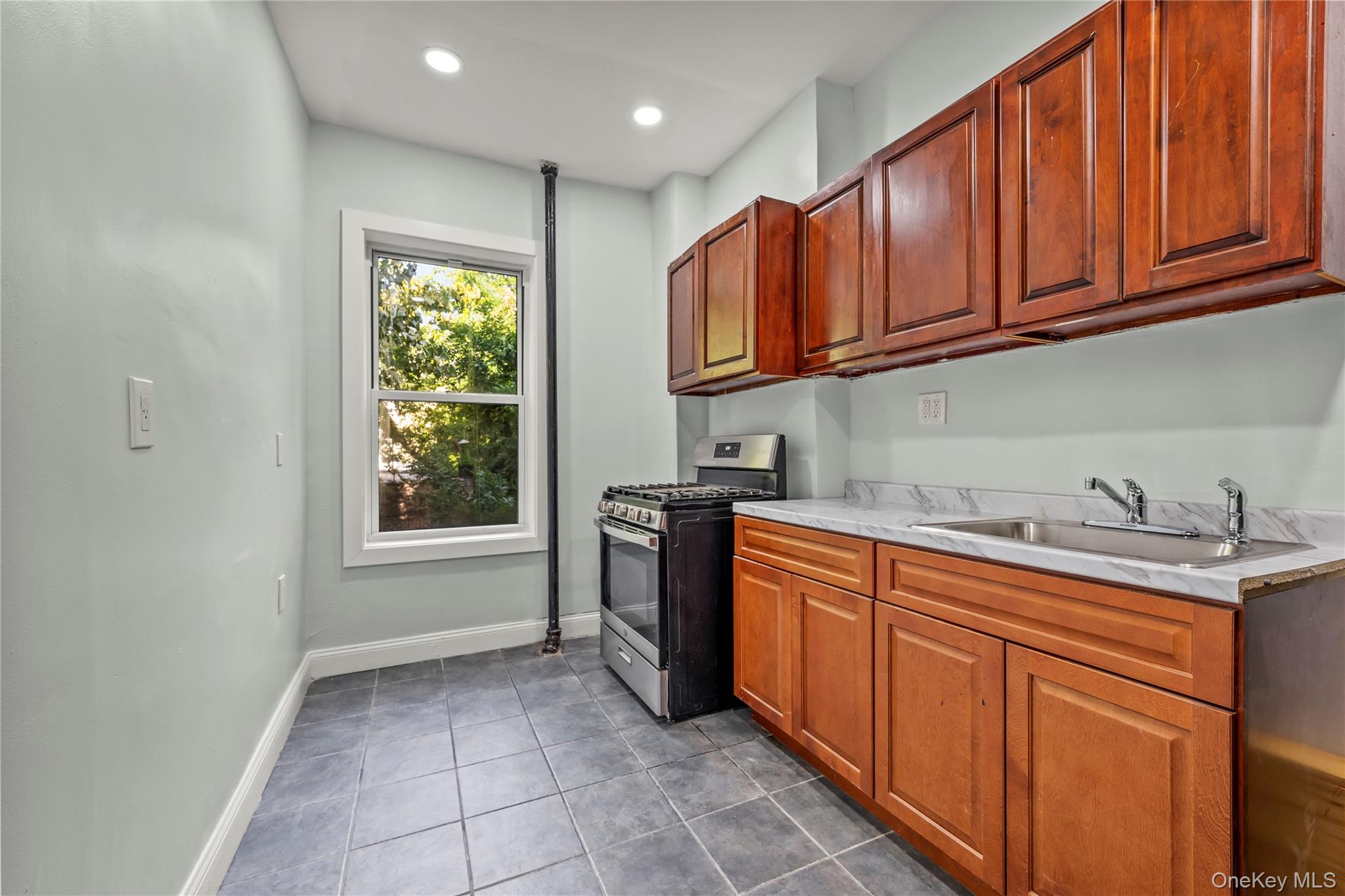 2023 Hughes Avenue Property Photo 5