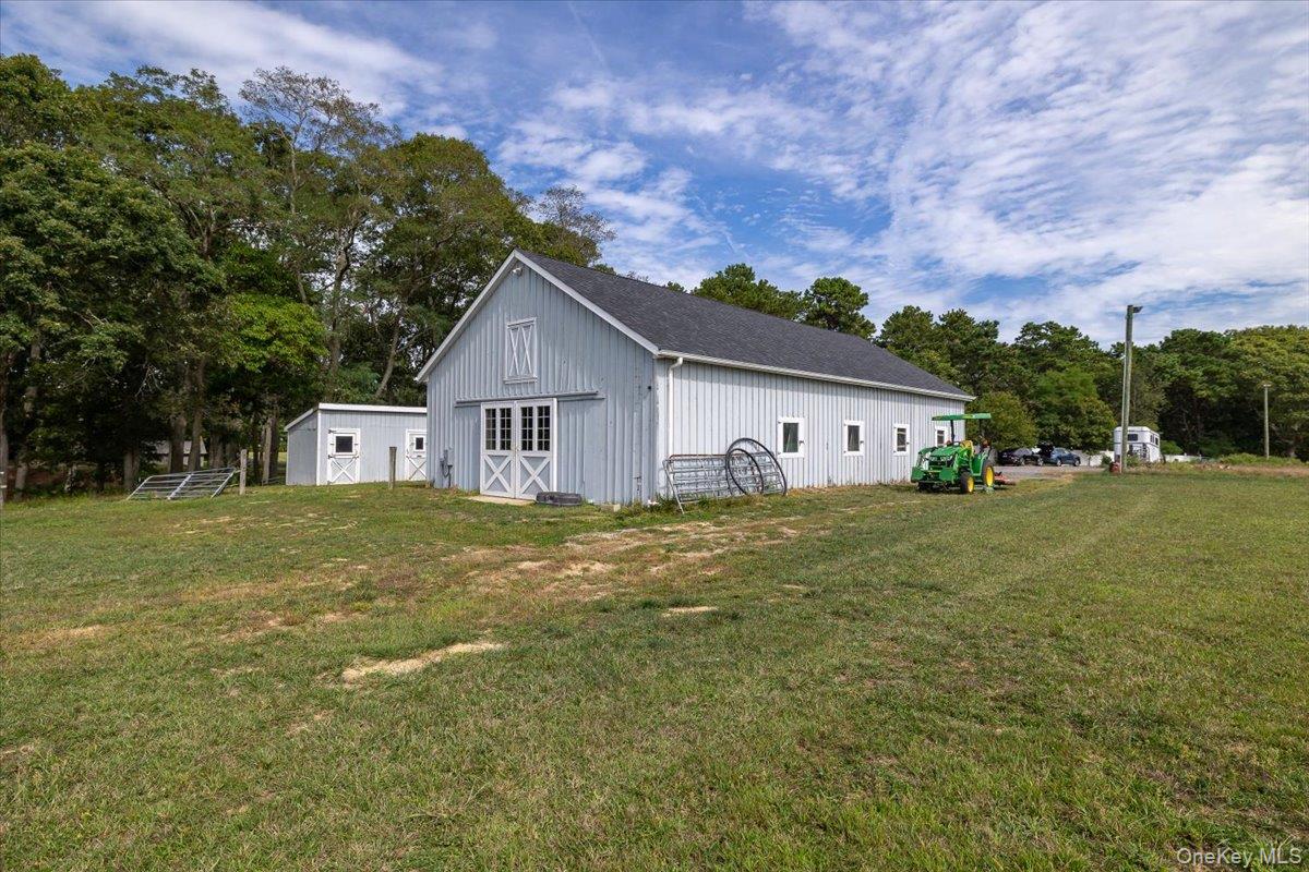 1535 Middle Road Property Photo 4