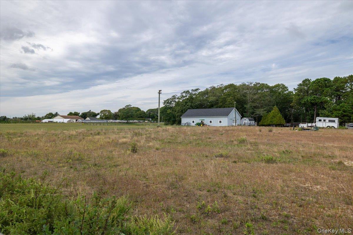 1535 Middle Road Property Photo 6