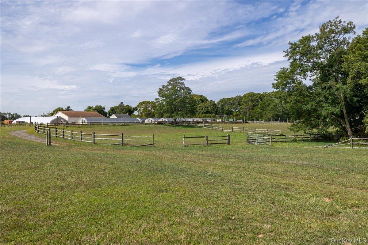 1535 Middle Road Property Photo 13