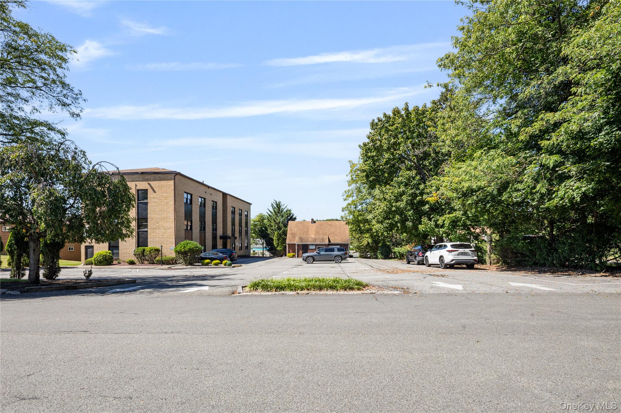 7 Elmwood 201-203 Property Photo 4