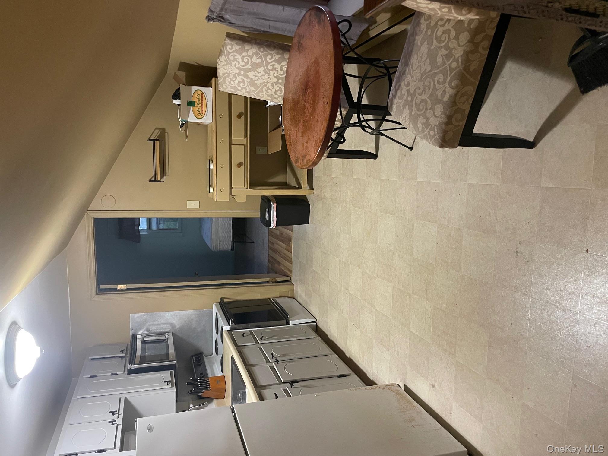 1218 Burlingham Road Property Photo 10