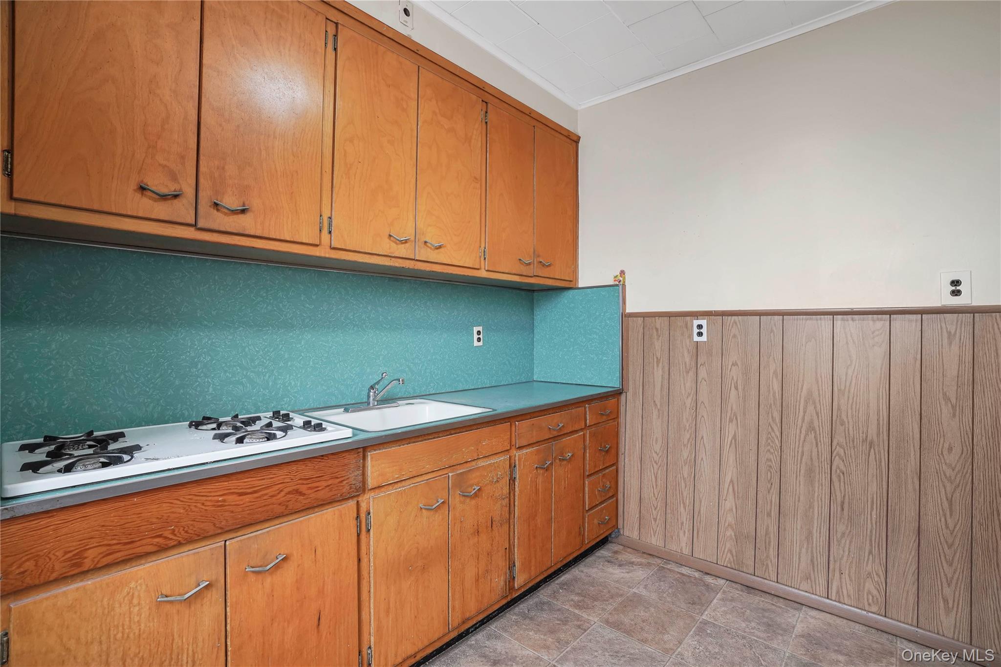 72-07 73 Street Property Photo 10