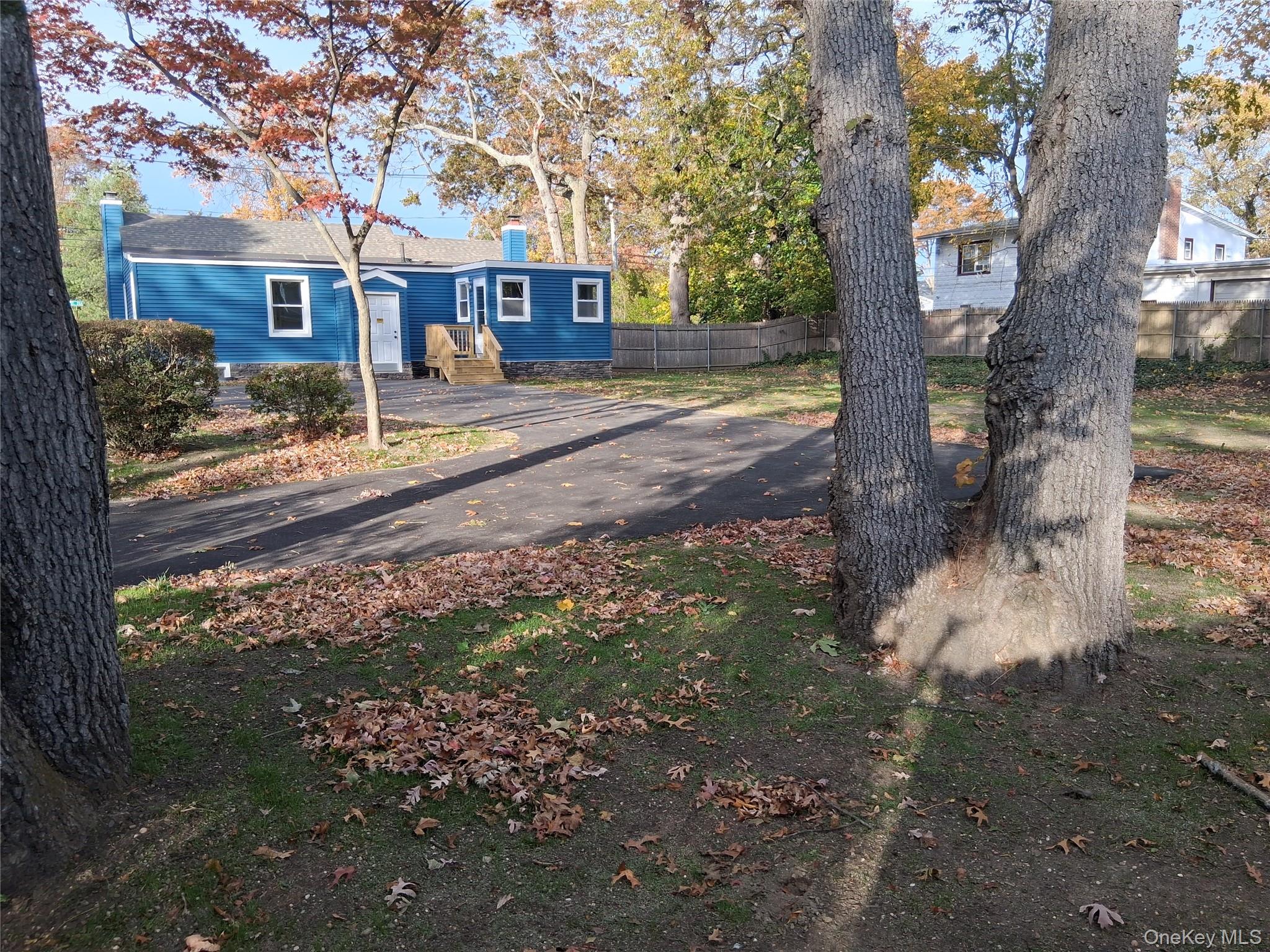 700 Hallock Avenue Property Photo 1