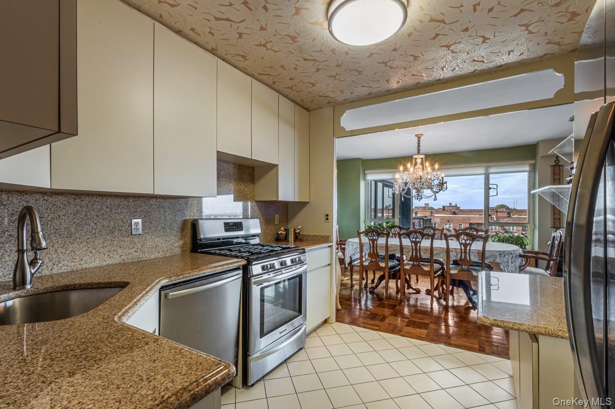 166-25 Powells Cove Boulevard 9e Property Photo 23