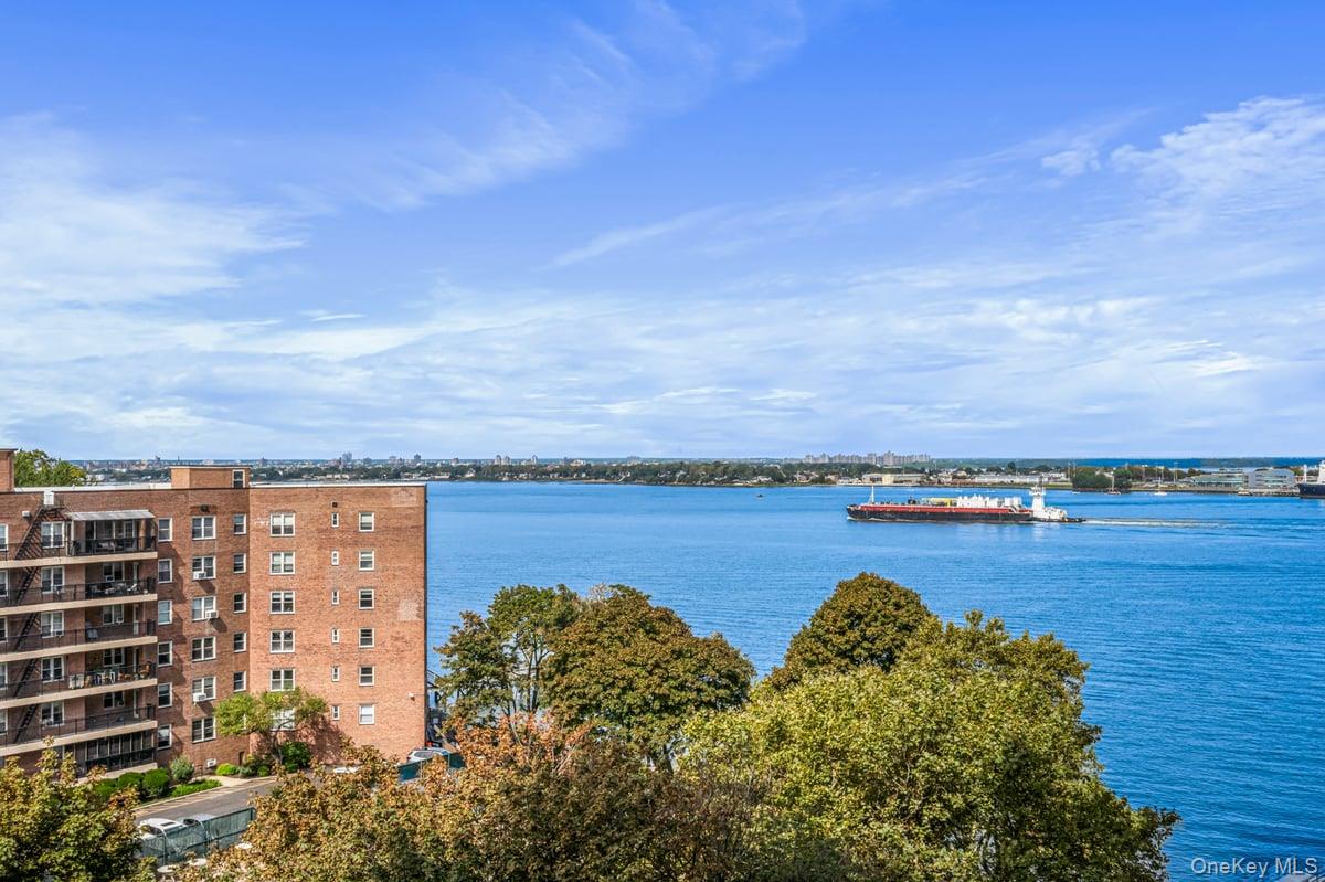 166-25 Powells Cove Boulevard 9e Property Photo 32