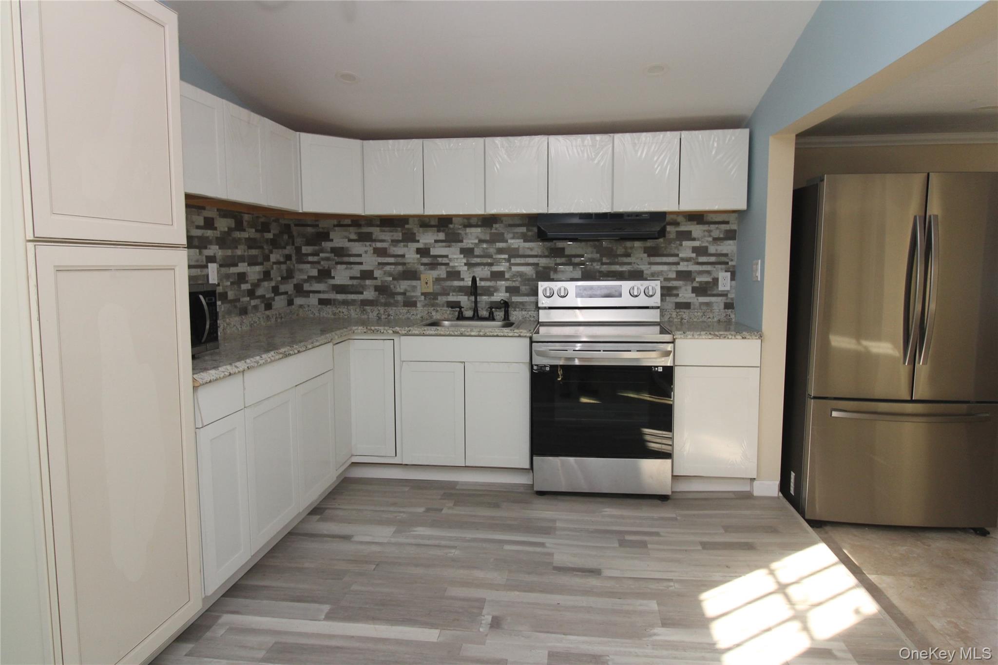 11 Terwilliger Lane Property Photo 3