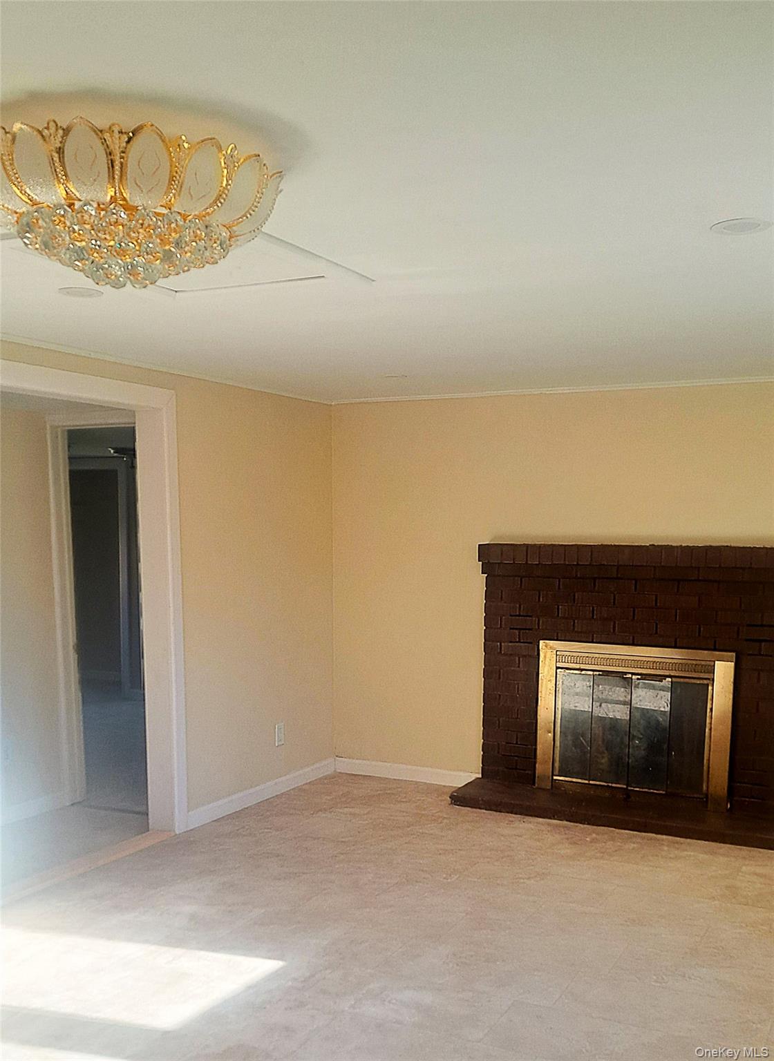 11 Terwilliger Lane Property Photo 9