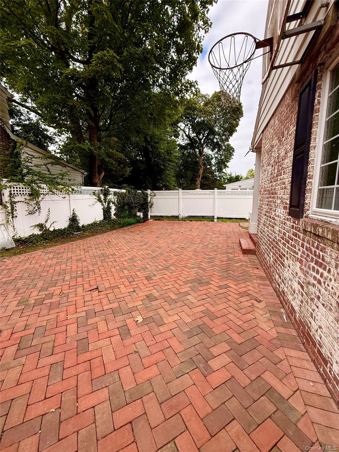 139 New York Avenue Property Photo 7