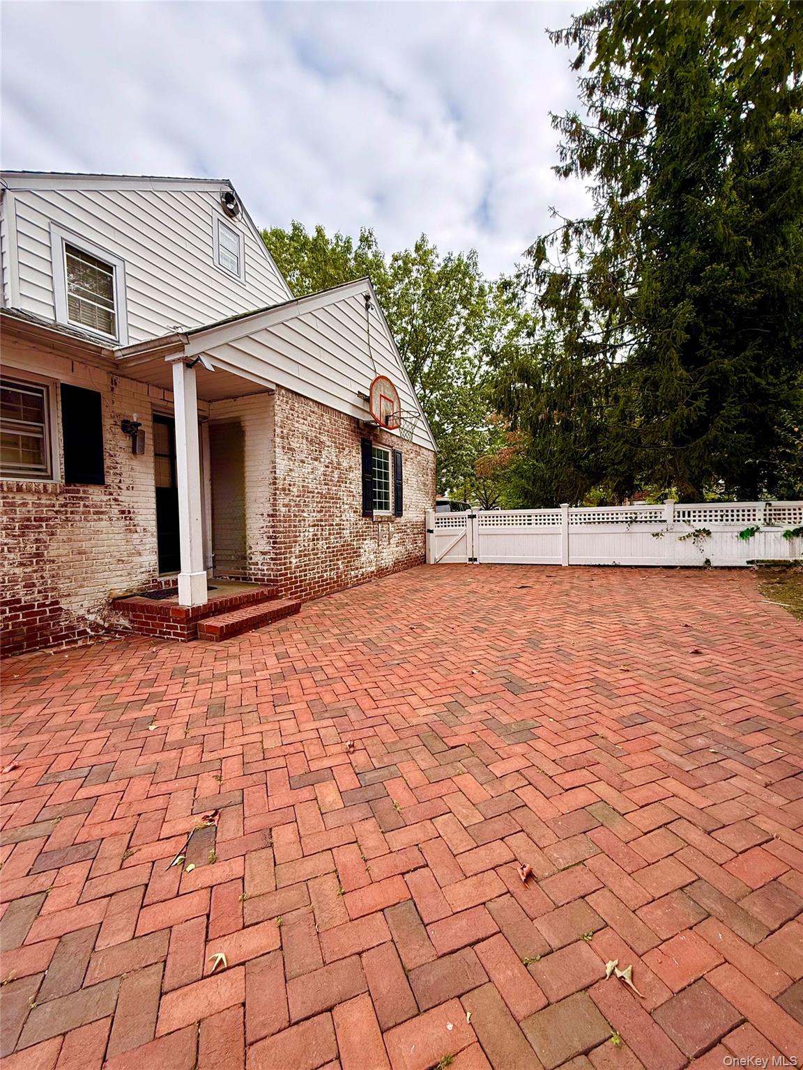 139 New York Avenue Property Photo 8