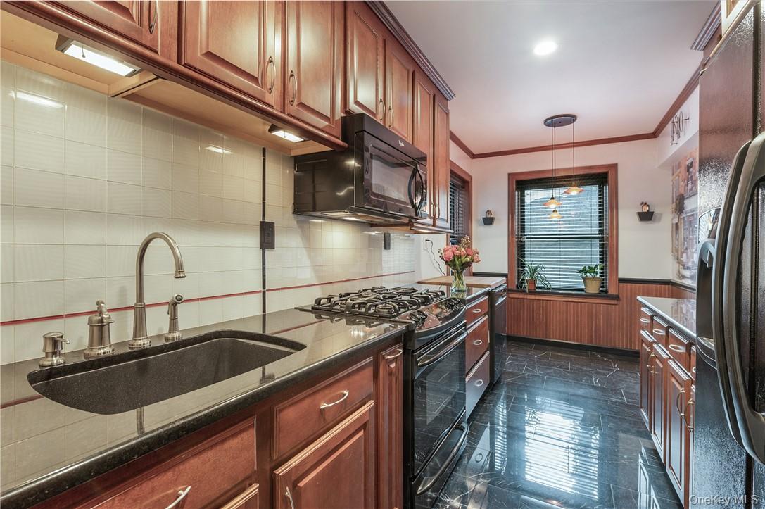 10 Nosband Avenue 1c Property Photo 6