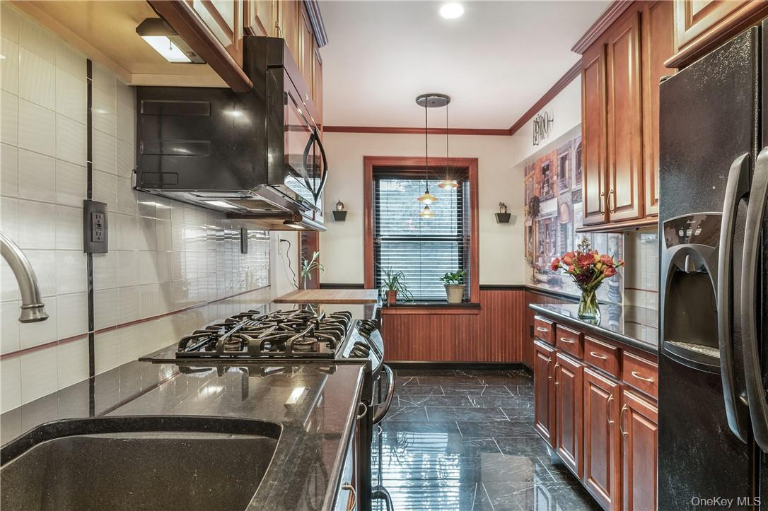 10 Nosband Avenue 1c Property Photo 7